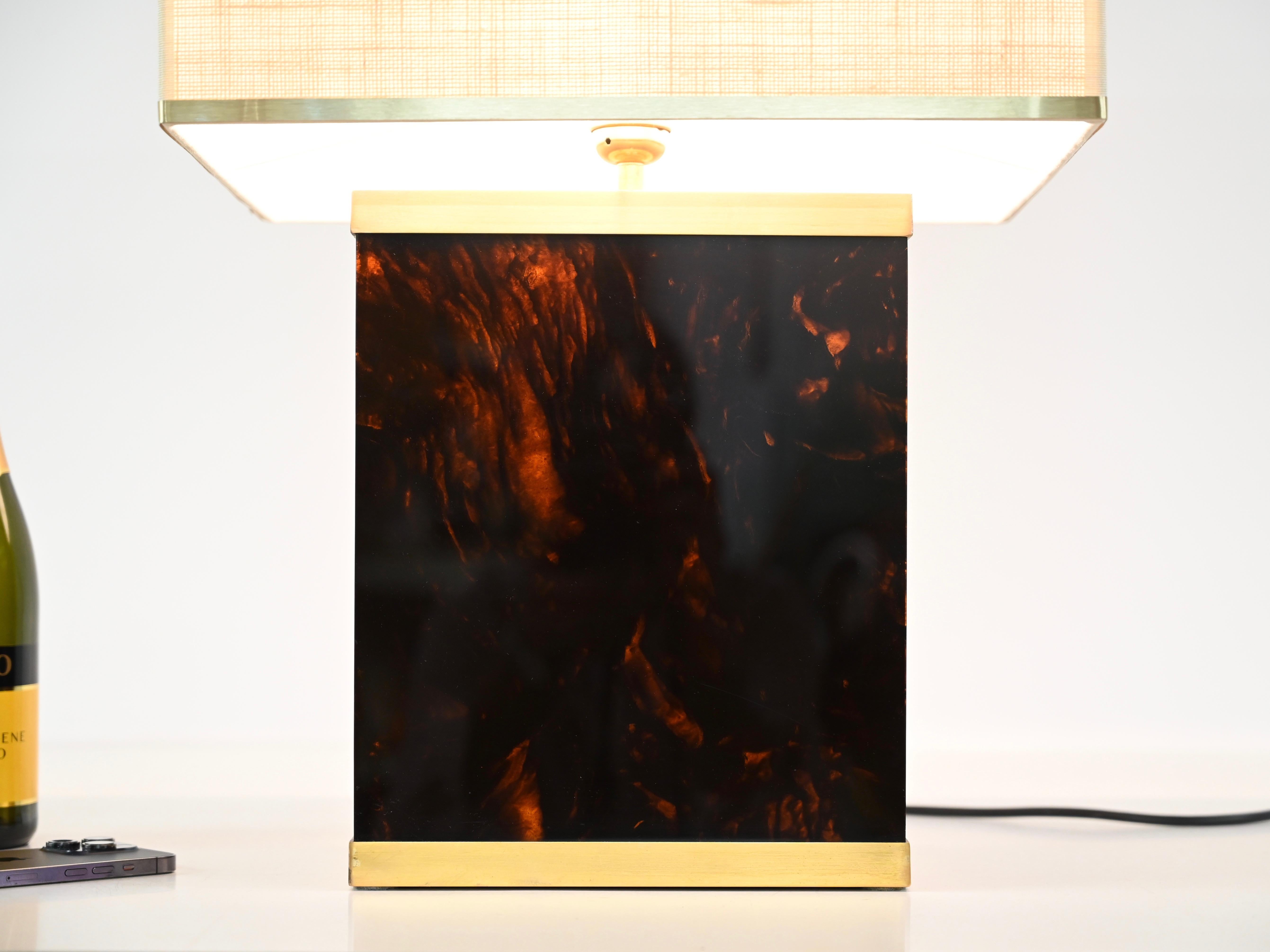 Lampe de bureau italienne Willy Rizzo en lucite et laiton effet écaille de tortue, 1970 en vente 4