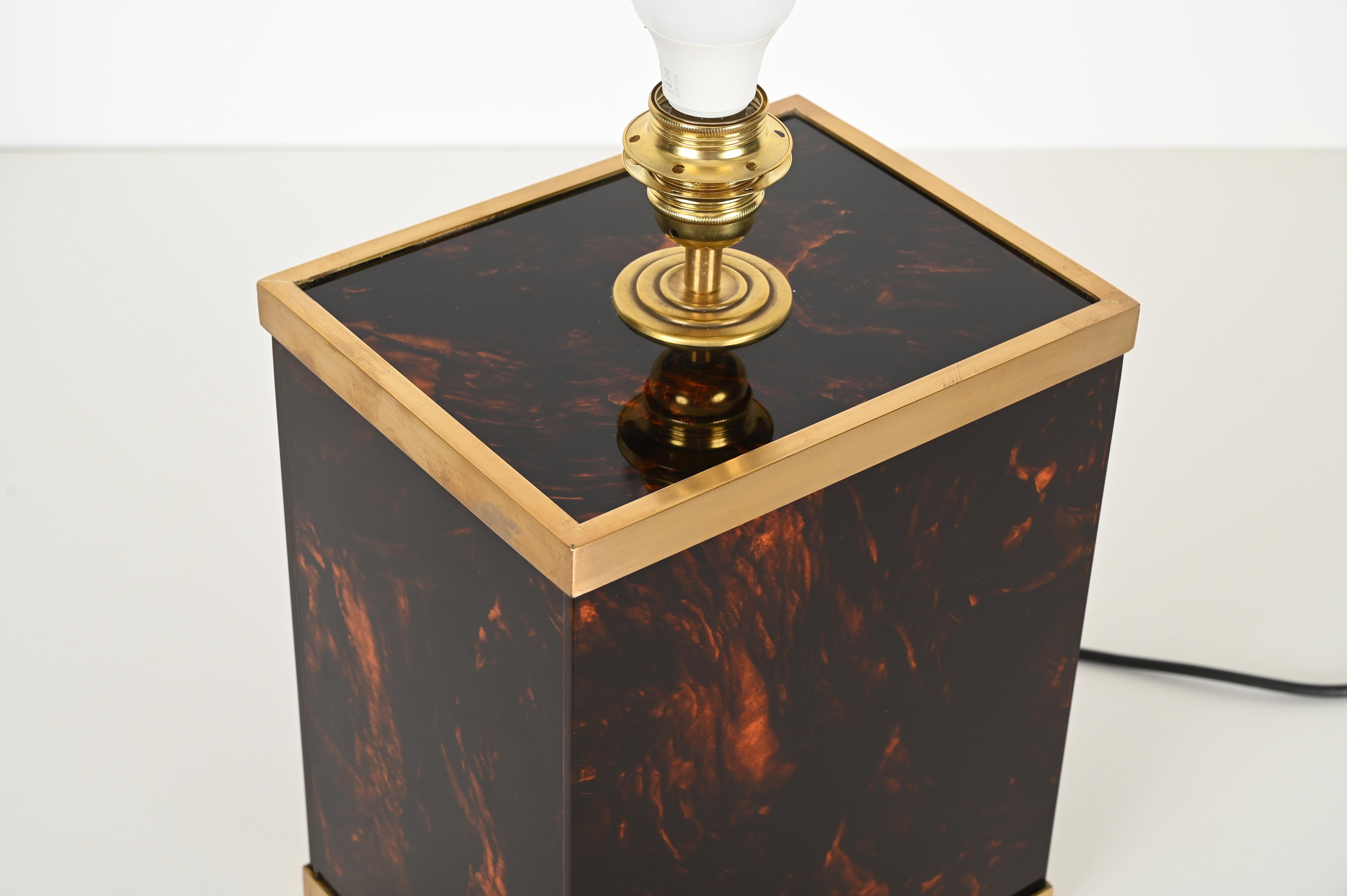 Lampe de bureau italienne Willy Rizzo en lucite et laiton effet écaille de tortue, 1970 en vente 6