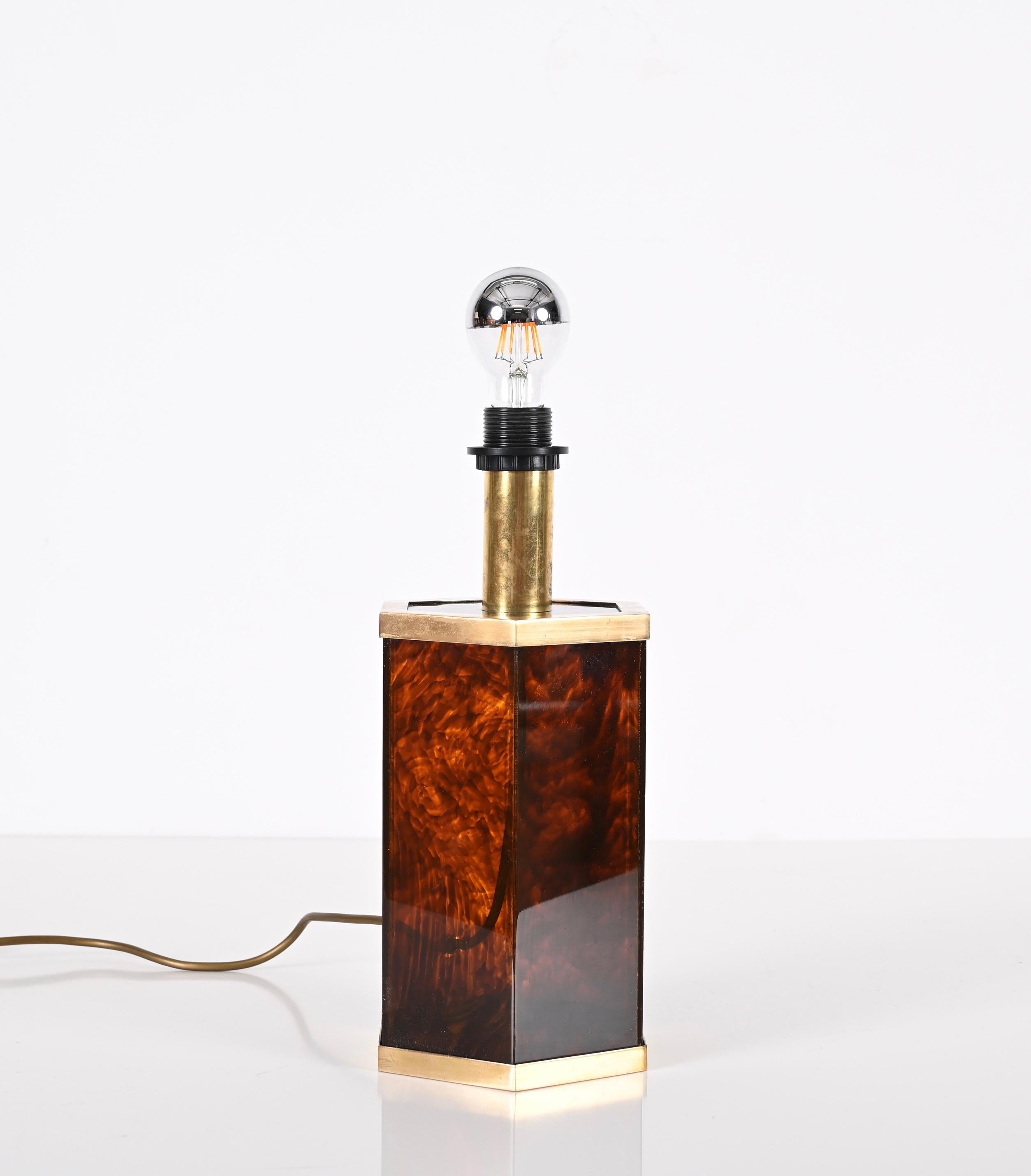 Willy Rizzo, Italian Table Lamp in Tortoiseshell Effect Lucite and Brass, 1970s For Sale 8