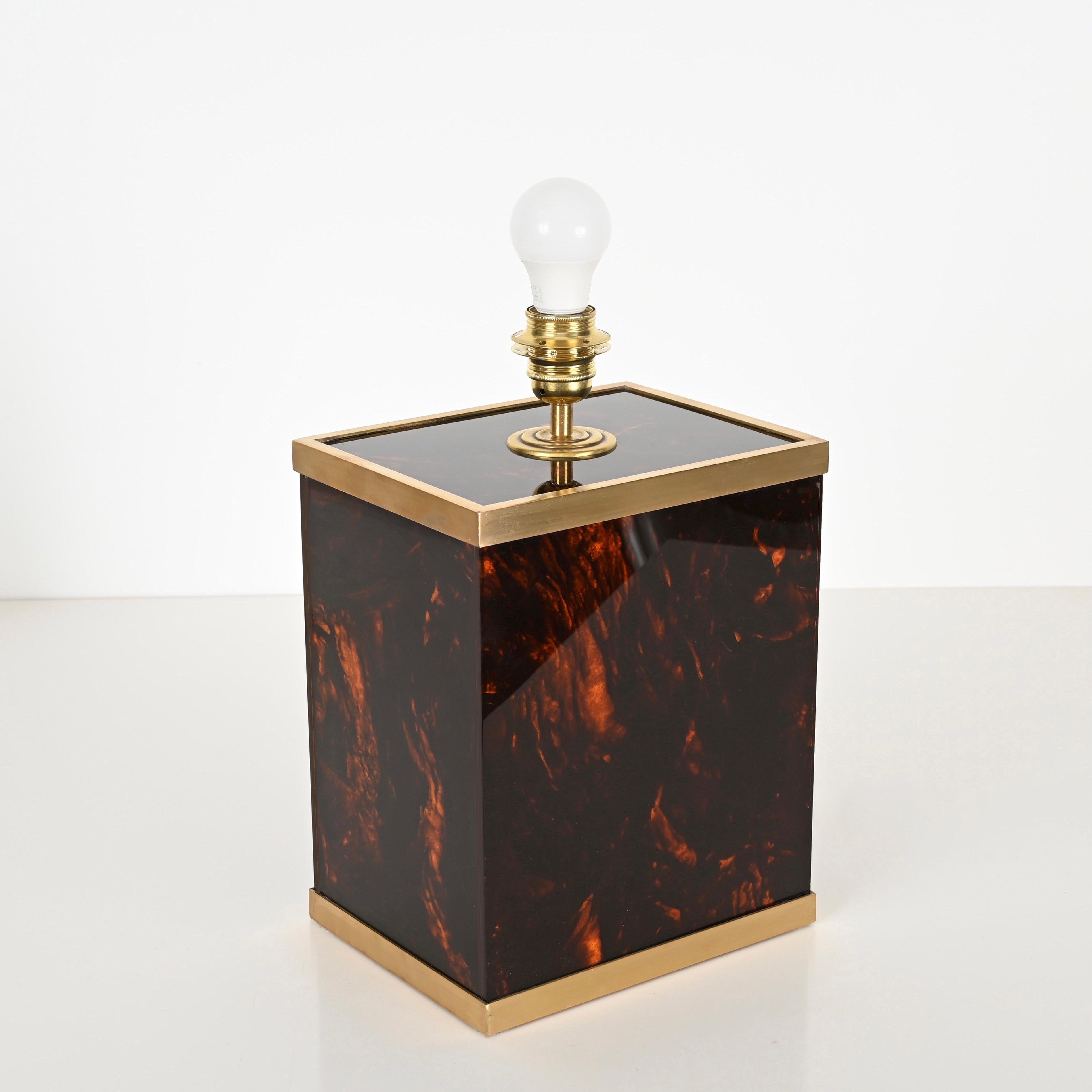 Lampe de bureau italienne Willy Rizzo en lucite et laiton effet écaille de tortue, 1970 en vente 7