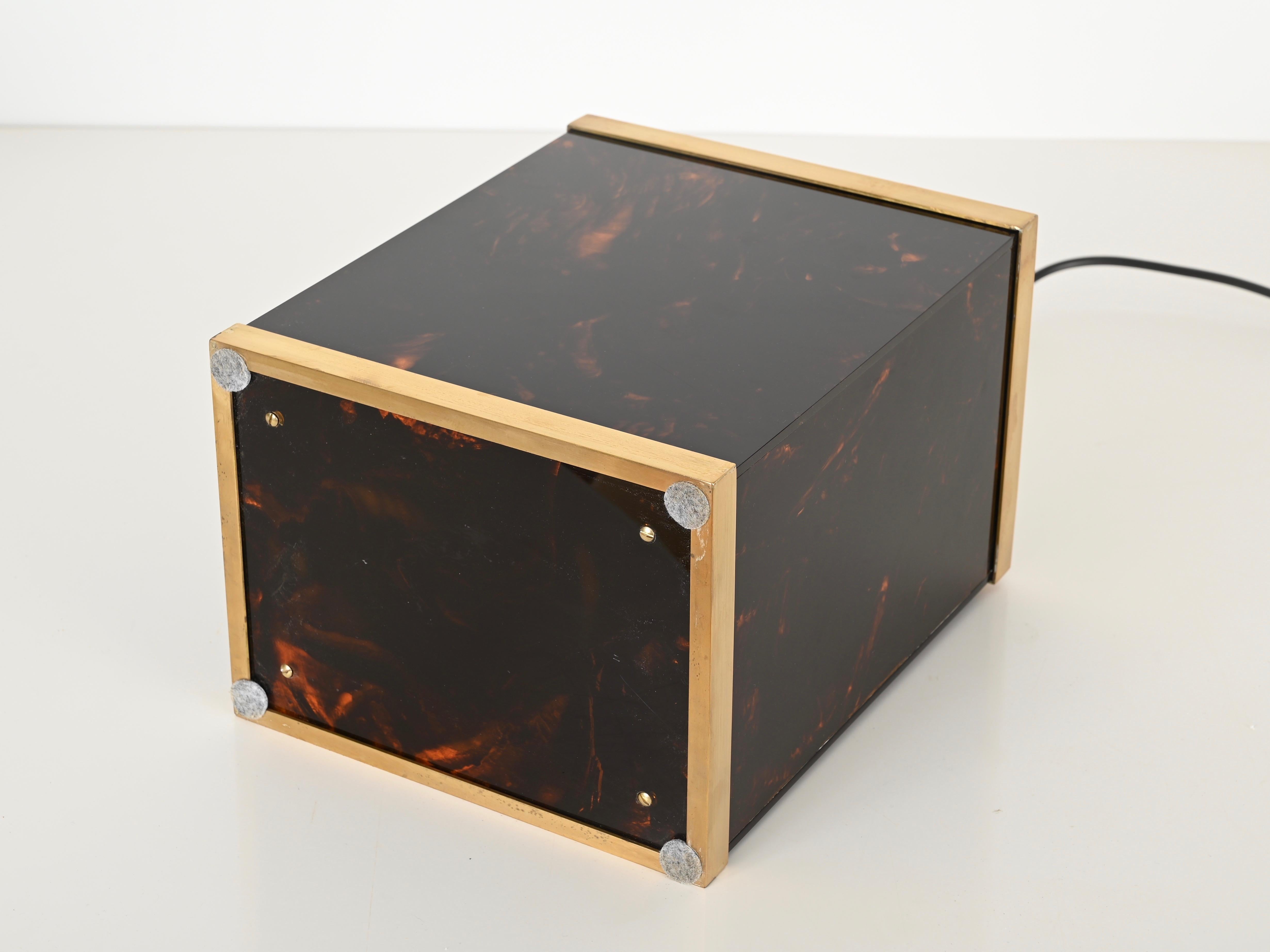Lampe de bureau italienne Willy Rizzo en lucite et laiton effet écaille de tortue, 1970 en vente 9