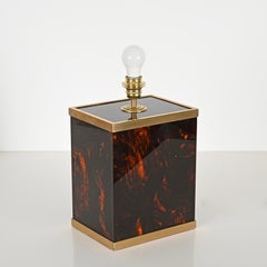 Lámpara italiana de sobremesa Willy Rizzo en lucita efecto carey y latón, años 70