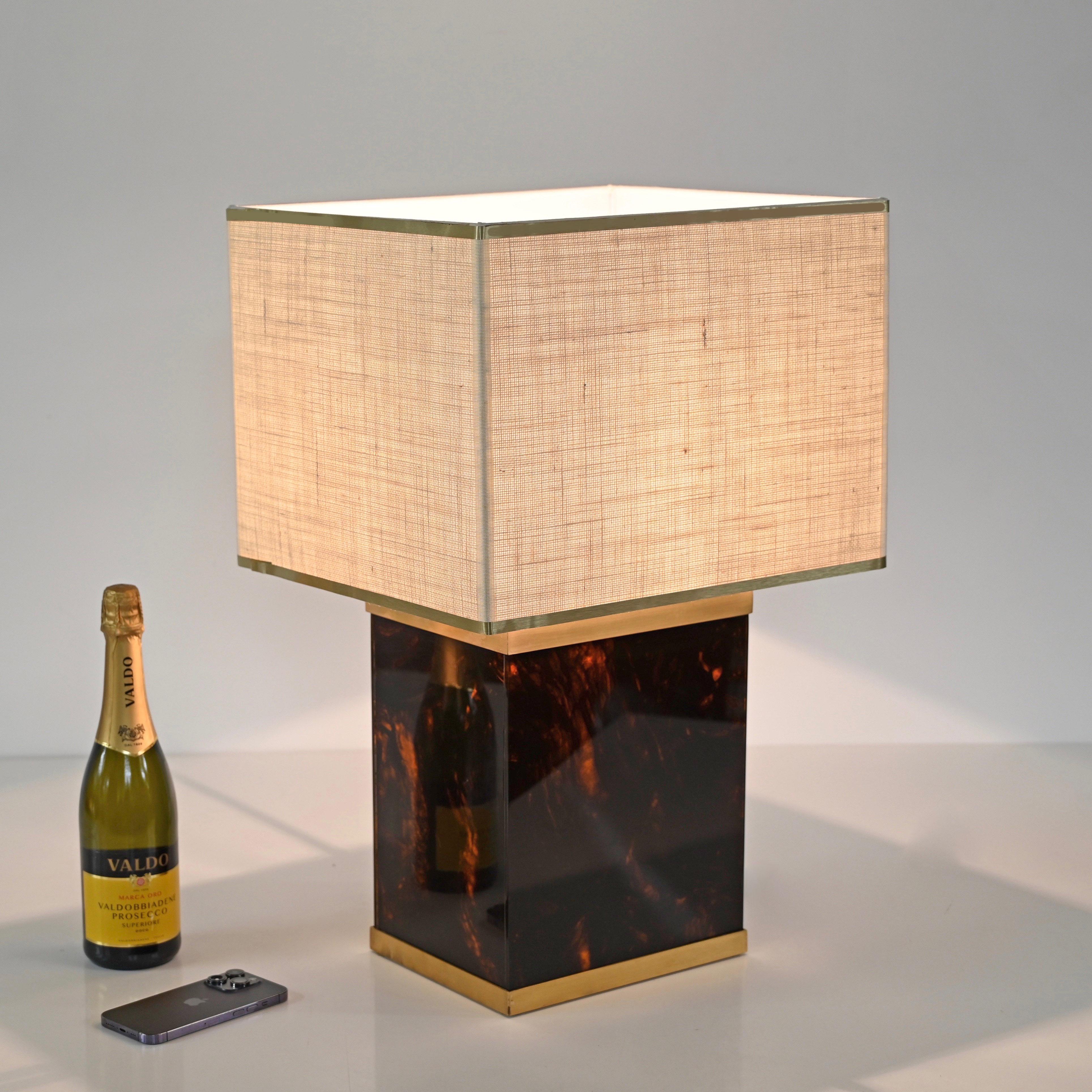 20ième siècle Lampe de bureau italienne Willy Rizzo en lucite et laiton effet écaille de tortue, 1970 en vente