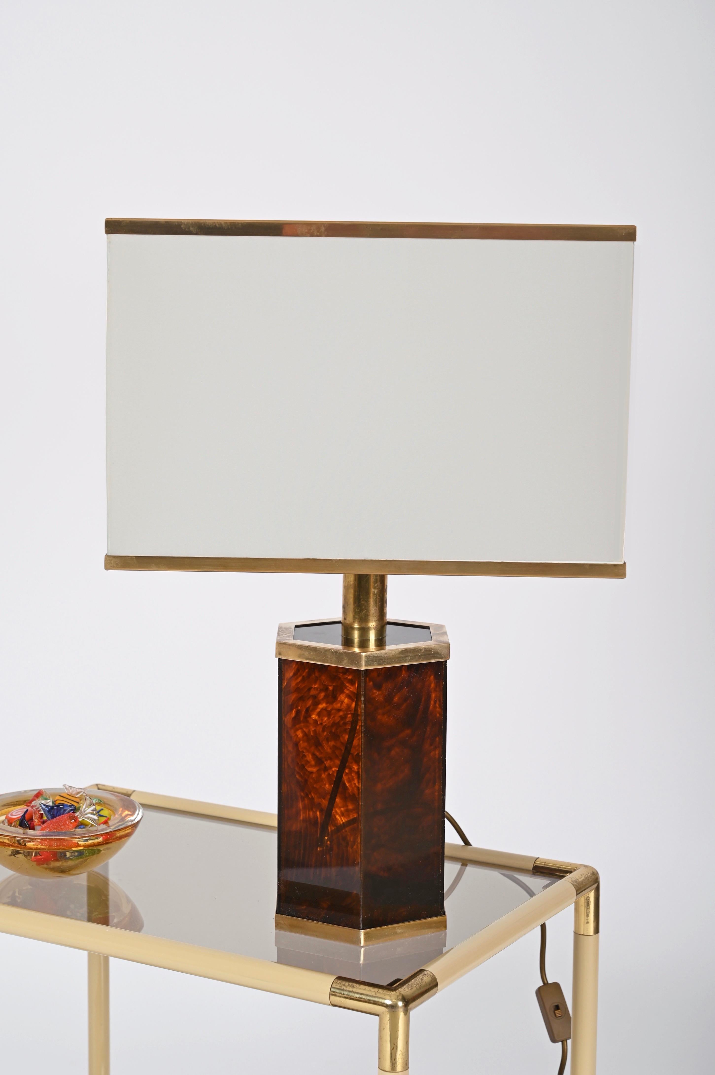 Willy Rizzo, Italian Table Lamp in Tortoiseshell Effect Lucite and Brass, 1970s 3