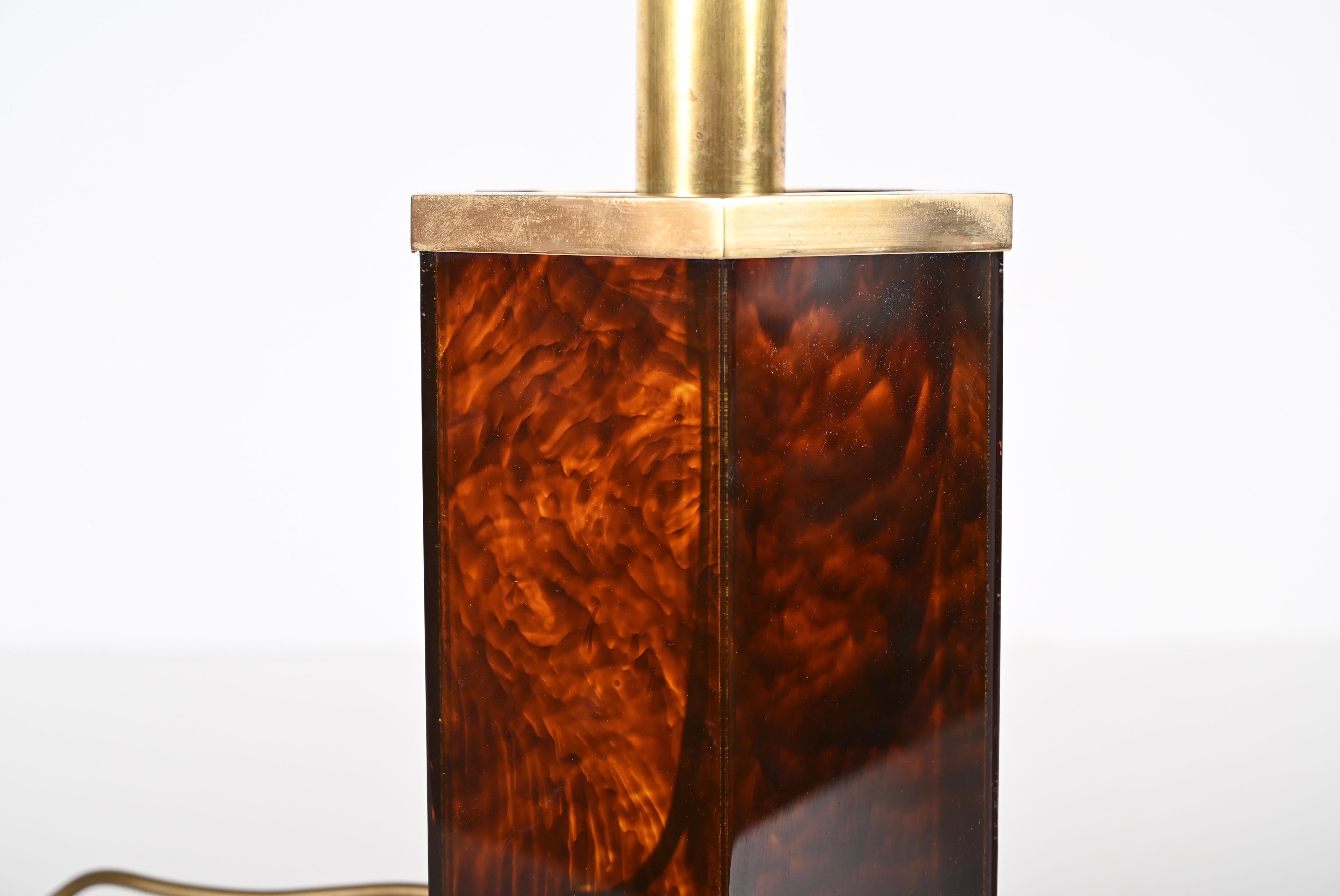 Willy Rizzo, Italian Table Lamp in Tortoiseshell Effect Lucite and Brass, 1970s 4