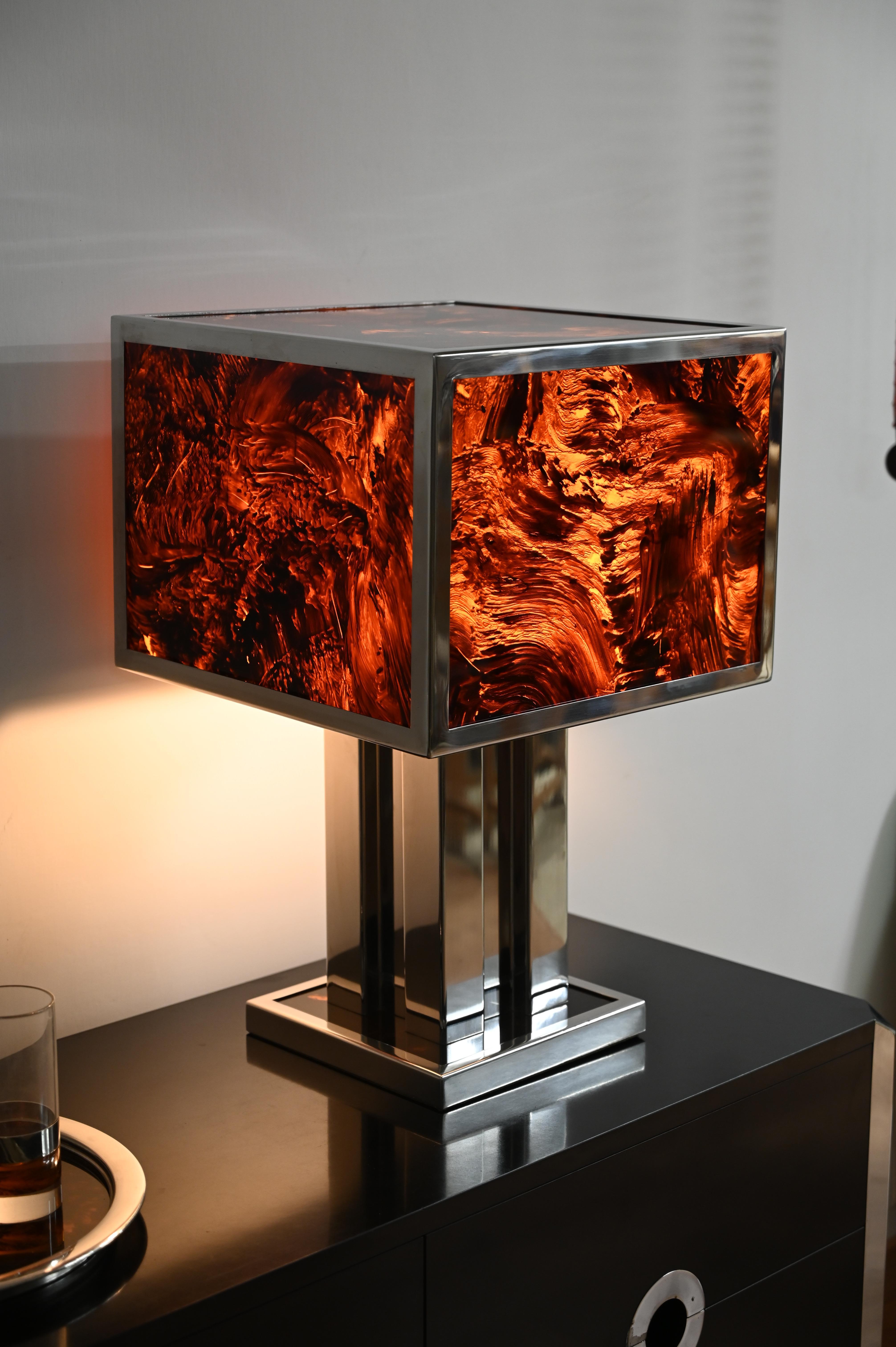 Extraordinary and unique massive table lamp in chrome-plated steel and tortoiseshell effect lucite. This striking lamp was designed by Willy Rizzo and produced in Italy during the 1970s. 

In fabulous condition with no chips, cracks, or loss of