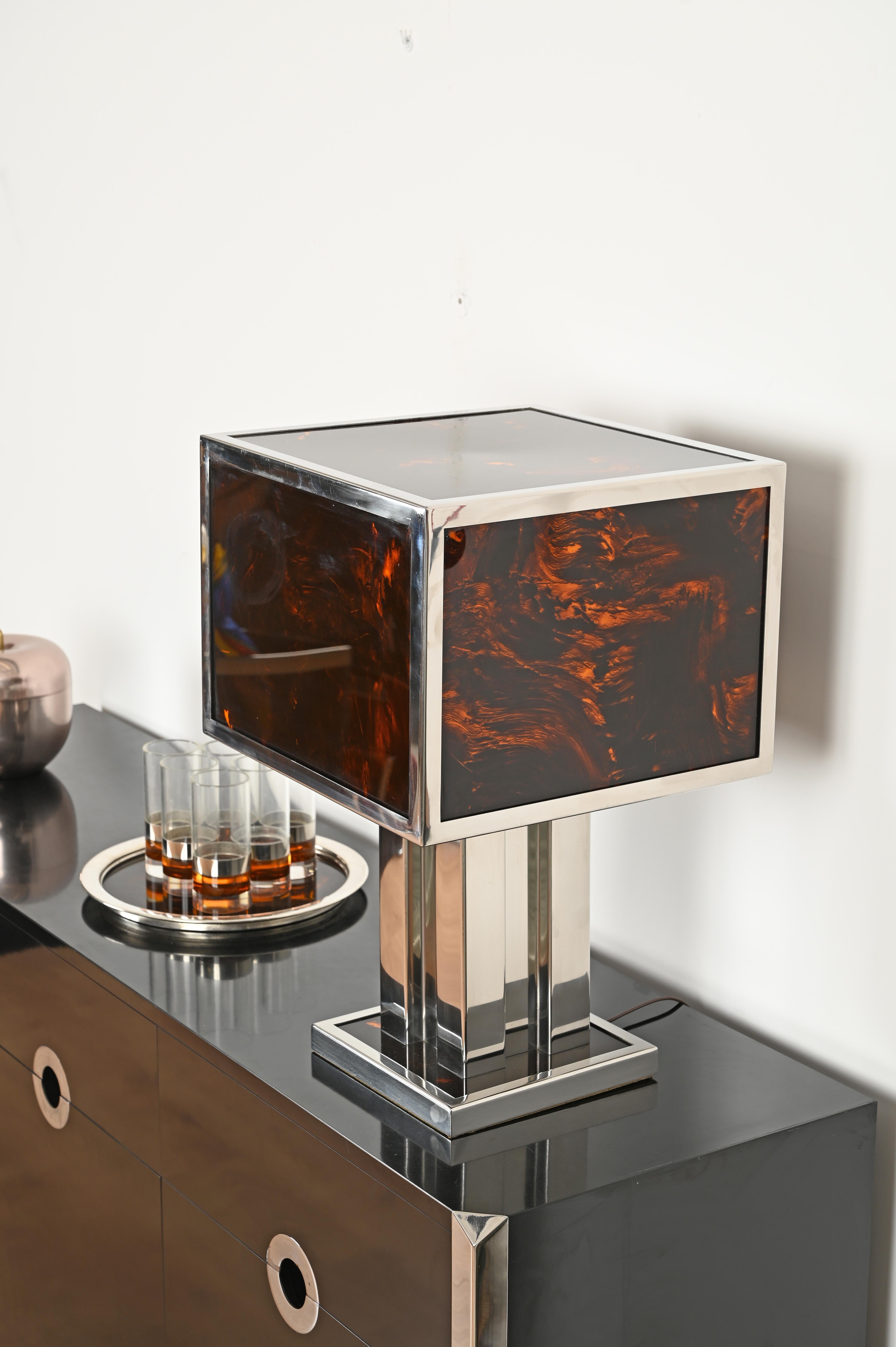 Mid-Century Modern Willy Rizzo Large Table Lamp in Tortoiseshell Lucite and Chrome, Italy 1970s For Sale