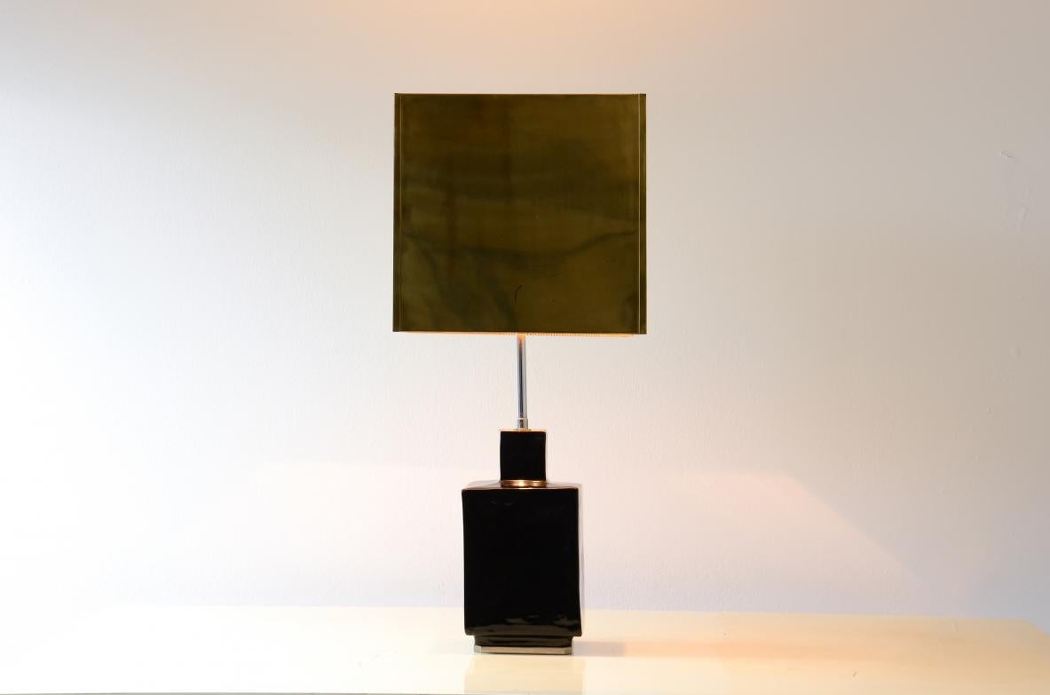 COD-2547
Large table lamp with glazed ceramic base and brass shade made of a high quality with interior covered in fabric and profile on the base in silver ceramic.
The brass shade is an incredible craft work in very good condition.

Italian