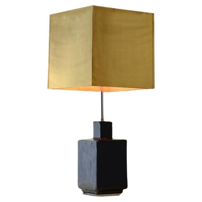 Willy Rizzo large table lamp with glazed ceramic base and brass shade For Sale
