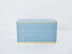 Commode Willy Rizzo bleu clair laqué et laiton des années 1970