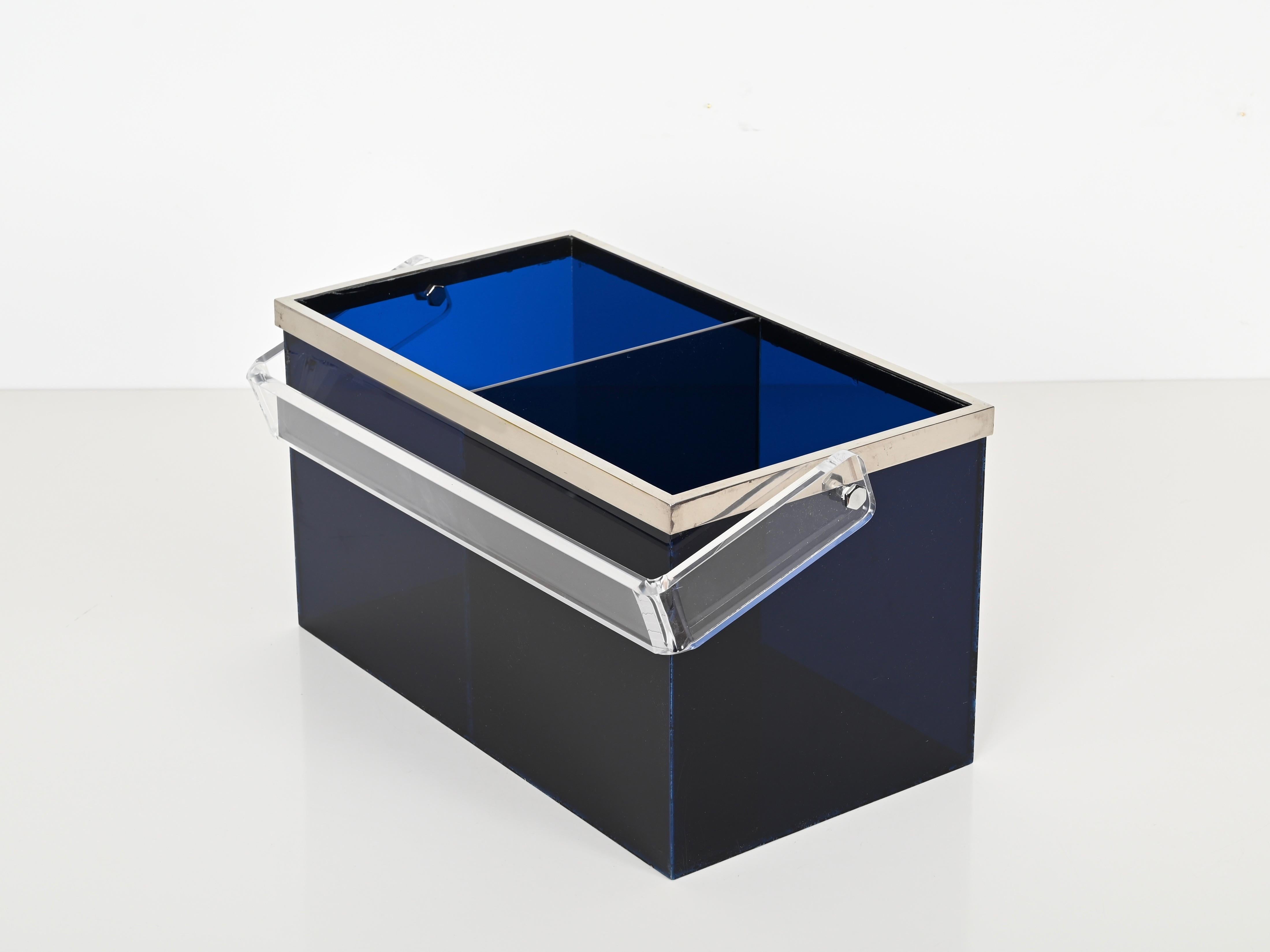 Willy Rizzo Magazine or Bottle Rack in Blue Lucite and Chrome, Italy 1970s In Good Condition For Sale In Roma, IT