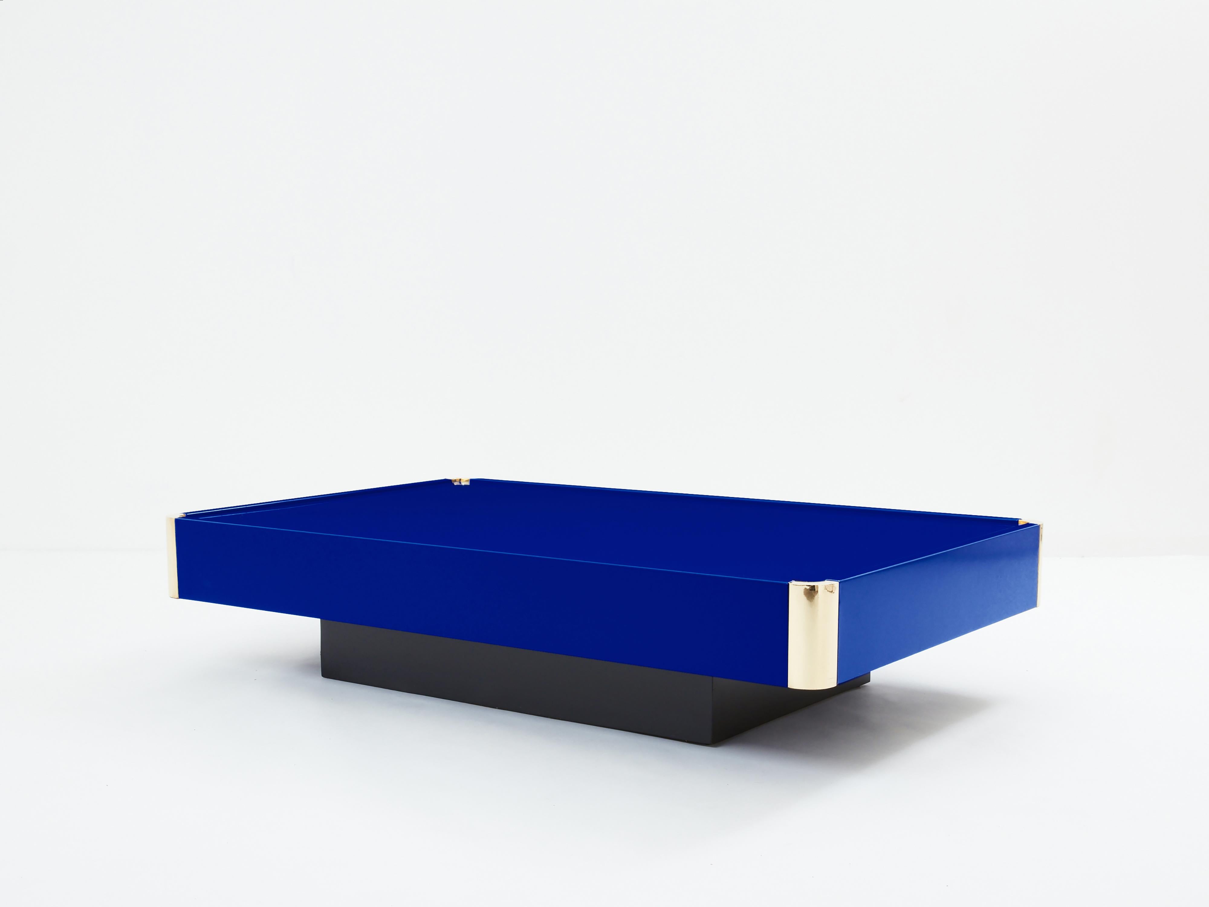 This stunning coffee table is guaranteed to be the focus of attention when you entertain guests in your living room. Following the glamorous mid-century look of other classic Willy Rizzo designs, this Majorelle blue lacquered table, attributed to
