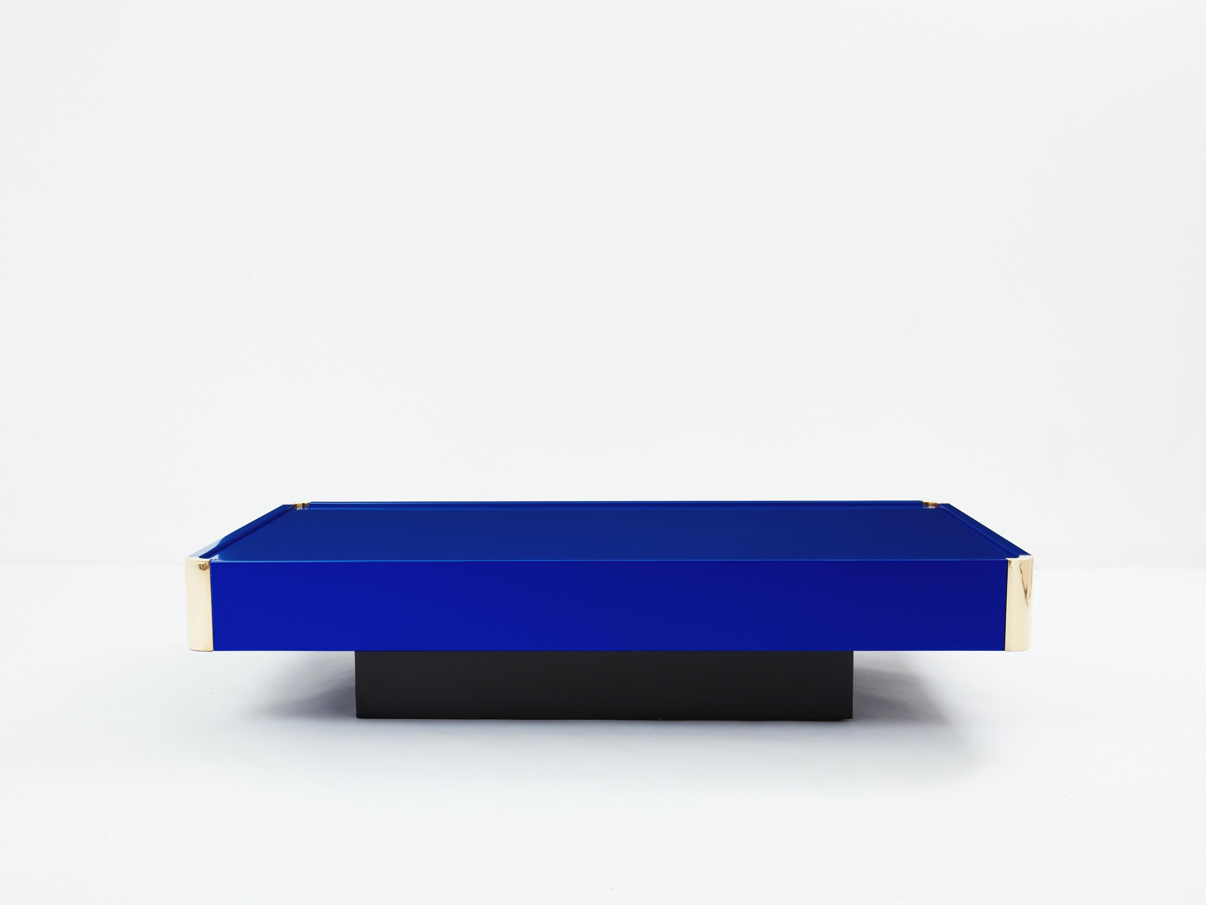 Mesa de centro Majorelle atribuida a Willy Rizzo laca azul y latón años 70 en venta 1