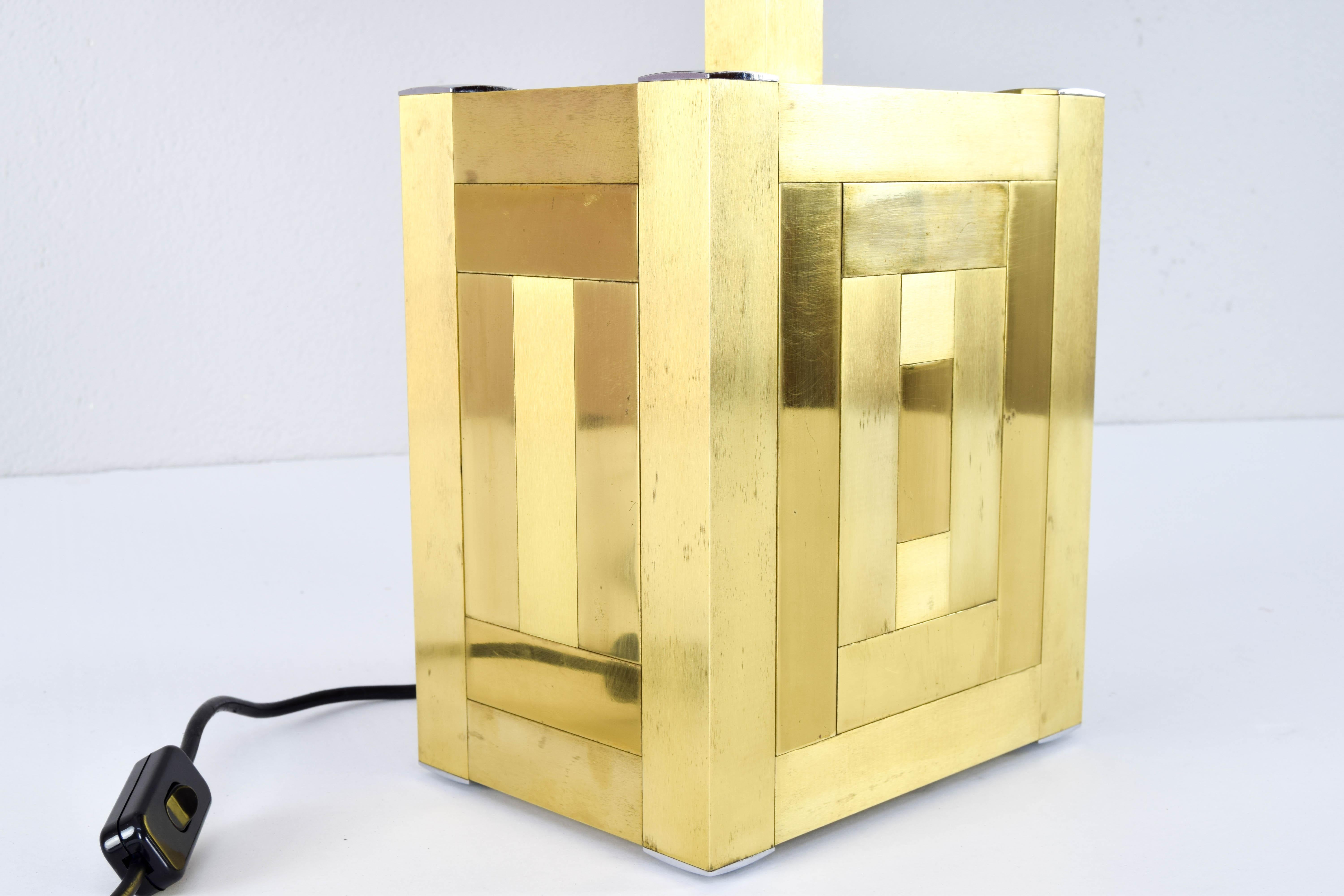 Mid-Century Italian Modern Cubic Brass Table Lamp by Lumica, 1970 6