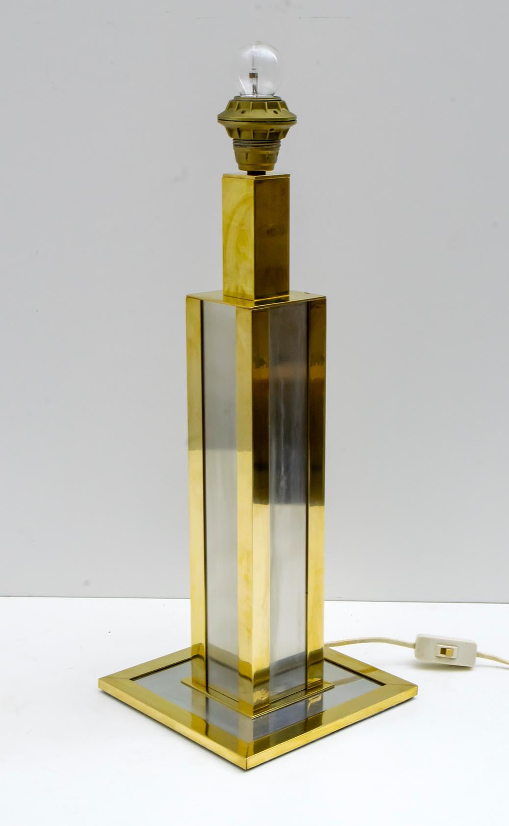 Willy Rizzo Mid-Century Modern Italian Brass and Chrome Table Lamp, 1970s In Good Condition In Puglia, Puglia