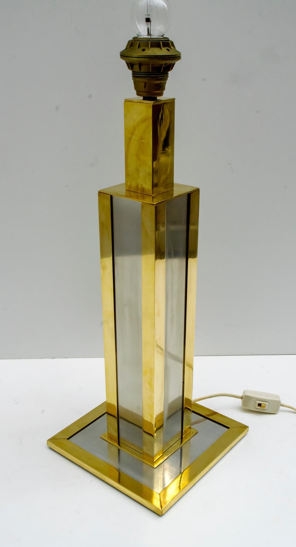 Willy Rizzo Mid-Century Modern Italian Brass and Chrome Table Lamp, 1970s 2