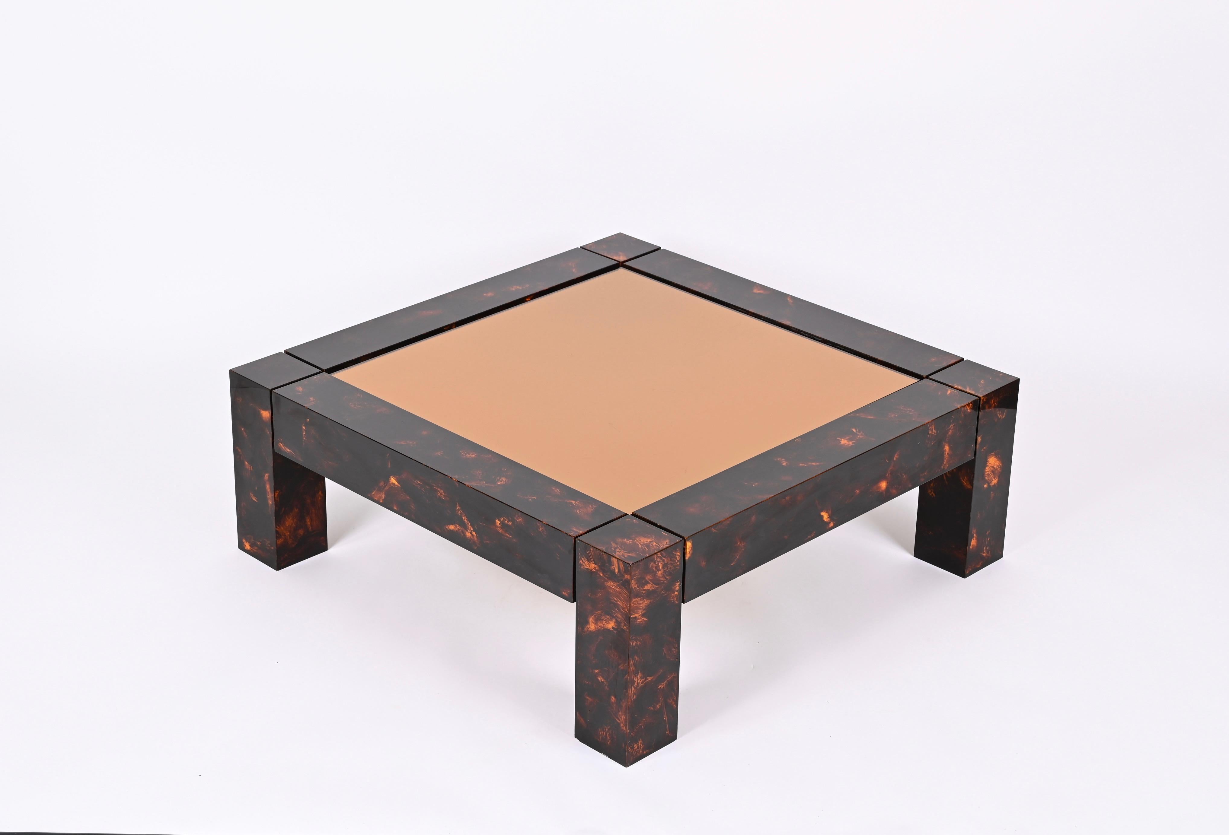 Mesa de café de carey Lucite de mediados de siglo, tapa de espejo bronceada, Italia Años 70 en venta 8