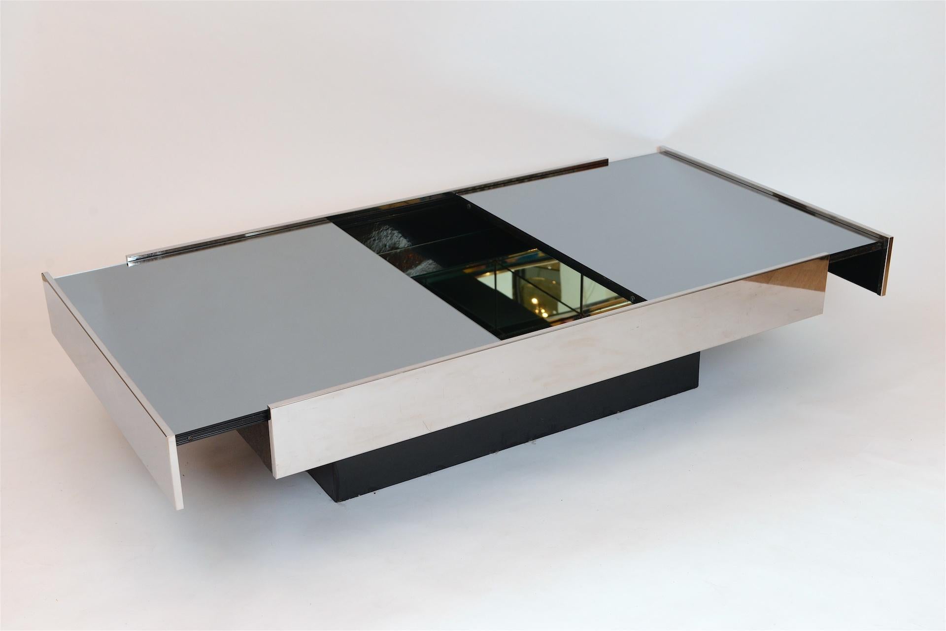 Mirrored bar / cocktail table by Willy Rizzo for Cidue. 

Grey mirrored top slides back to reveal a hidden mirrored interior. 

Closed measures 130cm open 200cm

In great condition

