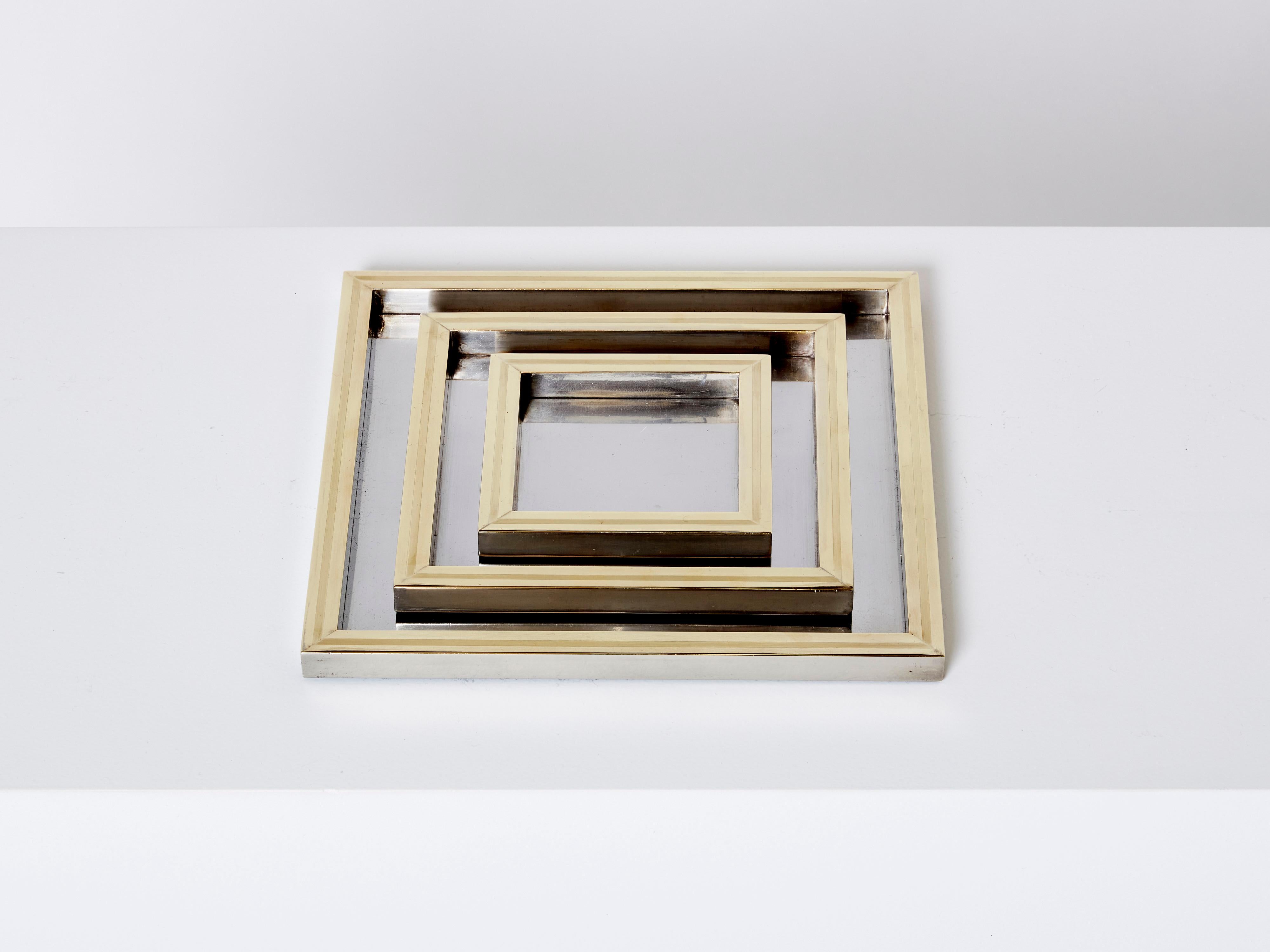 Beautiful Willy Rizzo set of three nesting trays in polished stainless steel and brass, signed, from the 1970s. The graduated measurements are 5.15 inches then 7.9 inches and 10.65 inches. Handcrafted in Italy, with beautiful brass edges, these are