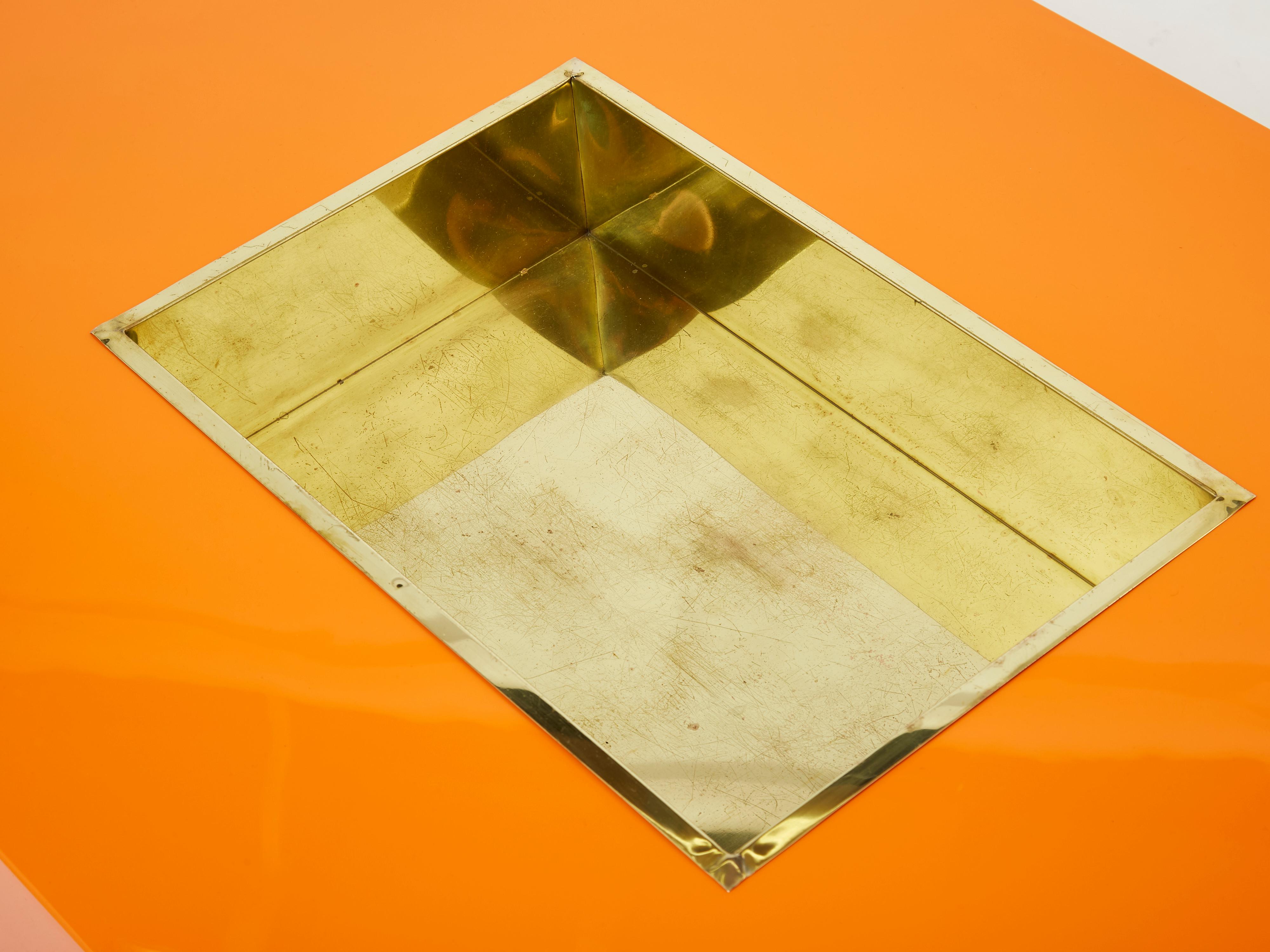 Willy Rizzo Orange Lacquer and Brass Bar Coffee Table Alveo, 1970s In Good Condition For Sale In Paris, IDF