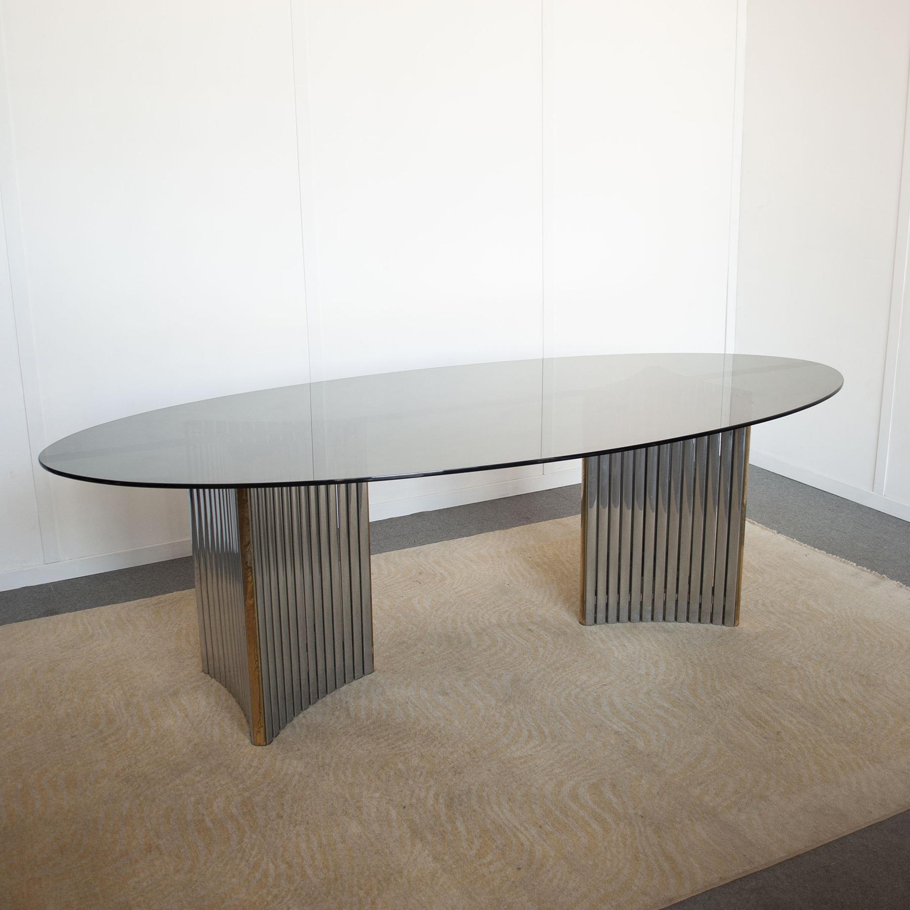 Oversize 1970s table consisting of two metal frames with a gold finish and a 1 cm thick smoked glass top in the Willy Rizzo style.