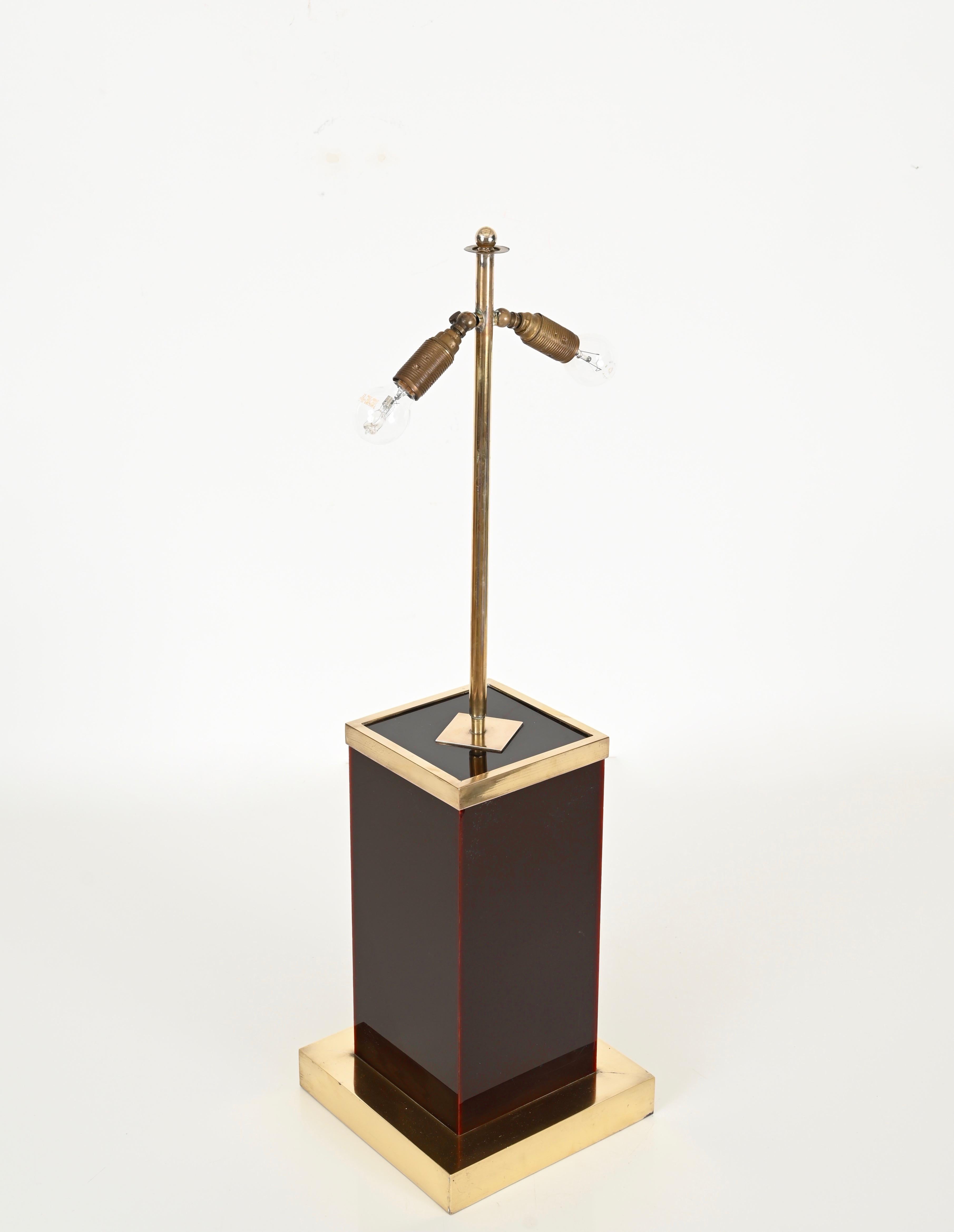 Lampe de bureau italienne Willy Rizzo en lucite prune et laiton avec abat-jour blanc, 1970 en vente 7