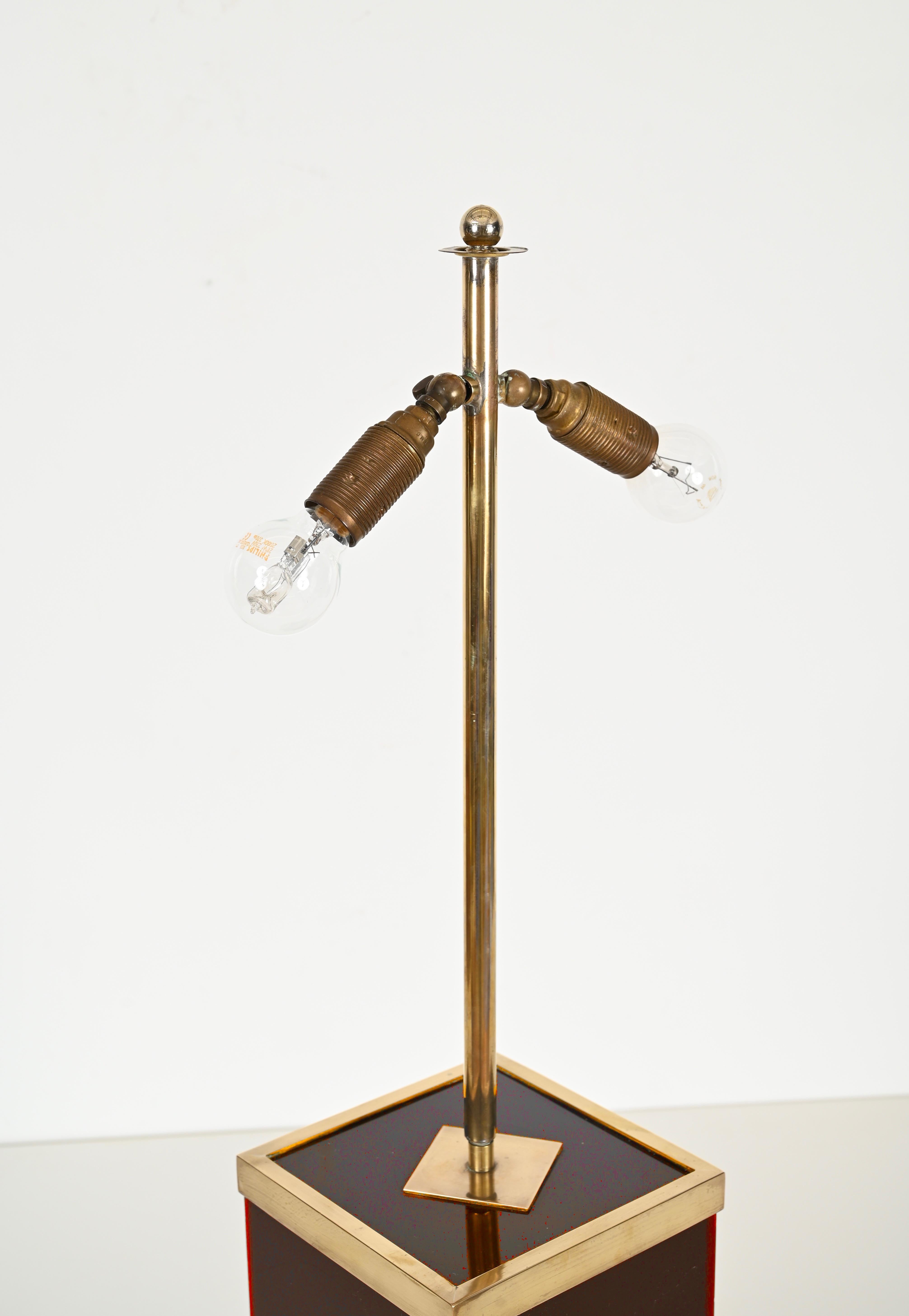 Lampe de bureau italienne Willy Rizzo en lucite prune et laiton avec abat-jour blanc, 1970 en vente 8
