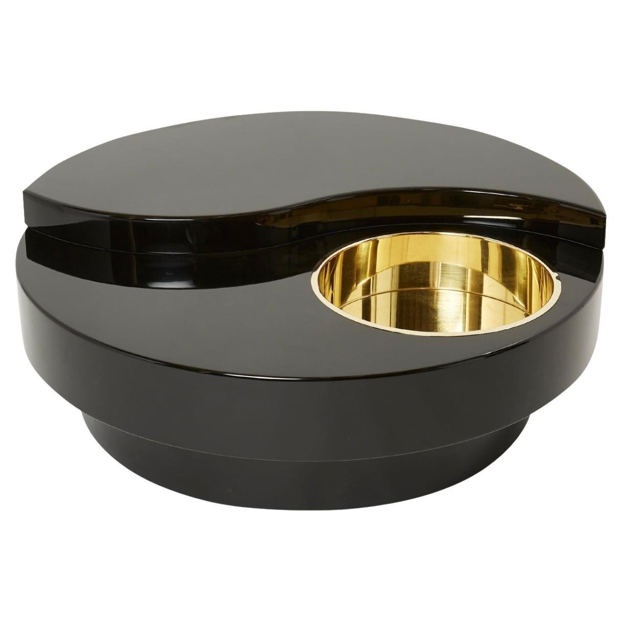 Willy Rizzo Polished Black Lacquer/Brass Swivel Cocktail Table, Italy, 1970's For Sale