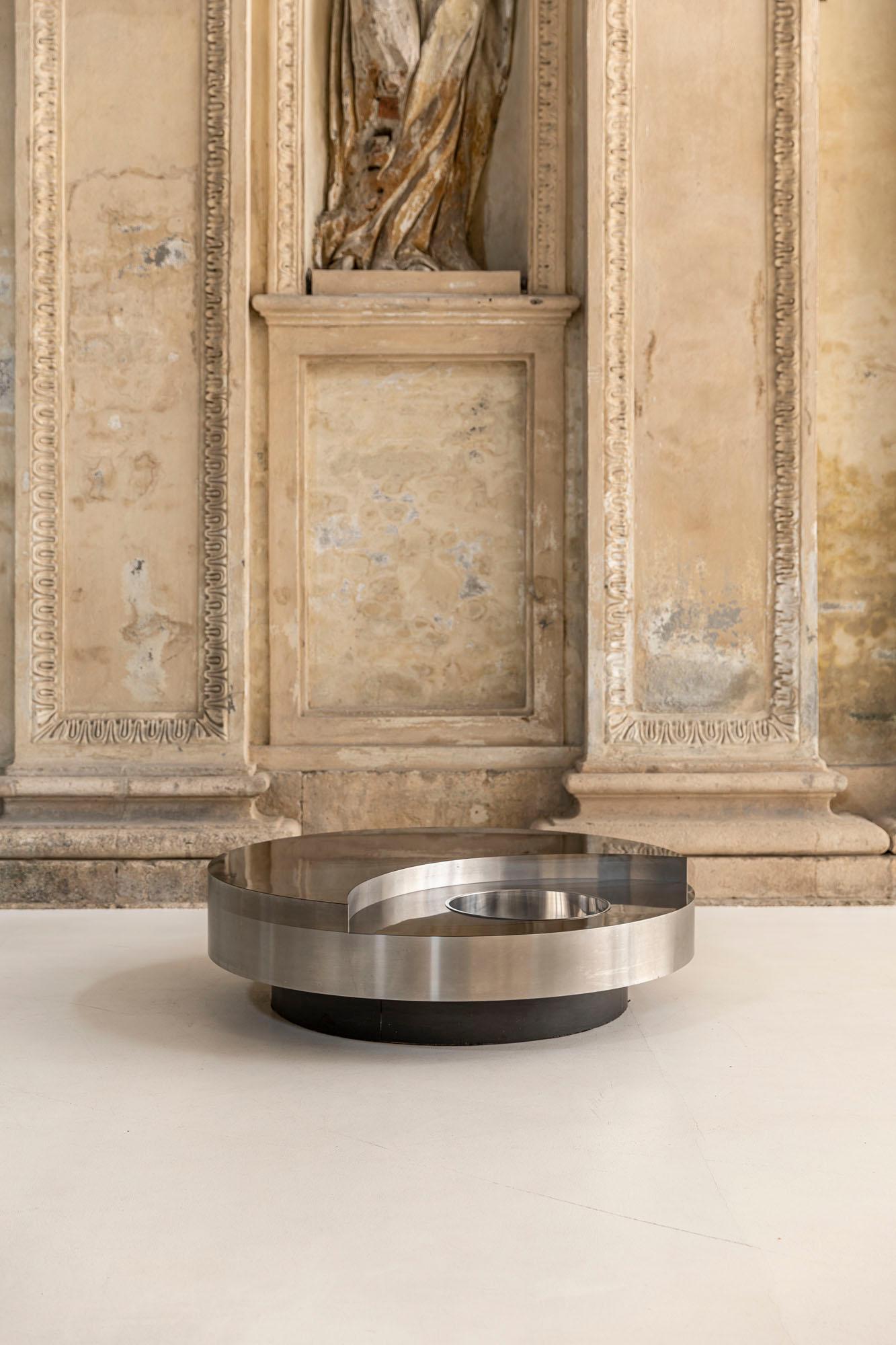 Awesome TRG revolving coffee table designed by Willy Rizzo and manufactured by Studio Willy Rizzo, Italy, 1970. Elegant version of this table with a dark brown lacquered wooden top and base and stainless steel sides. A chrome ice bucket in the
