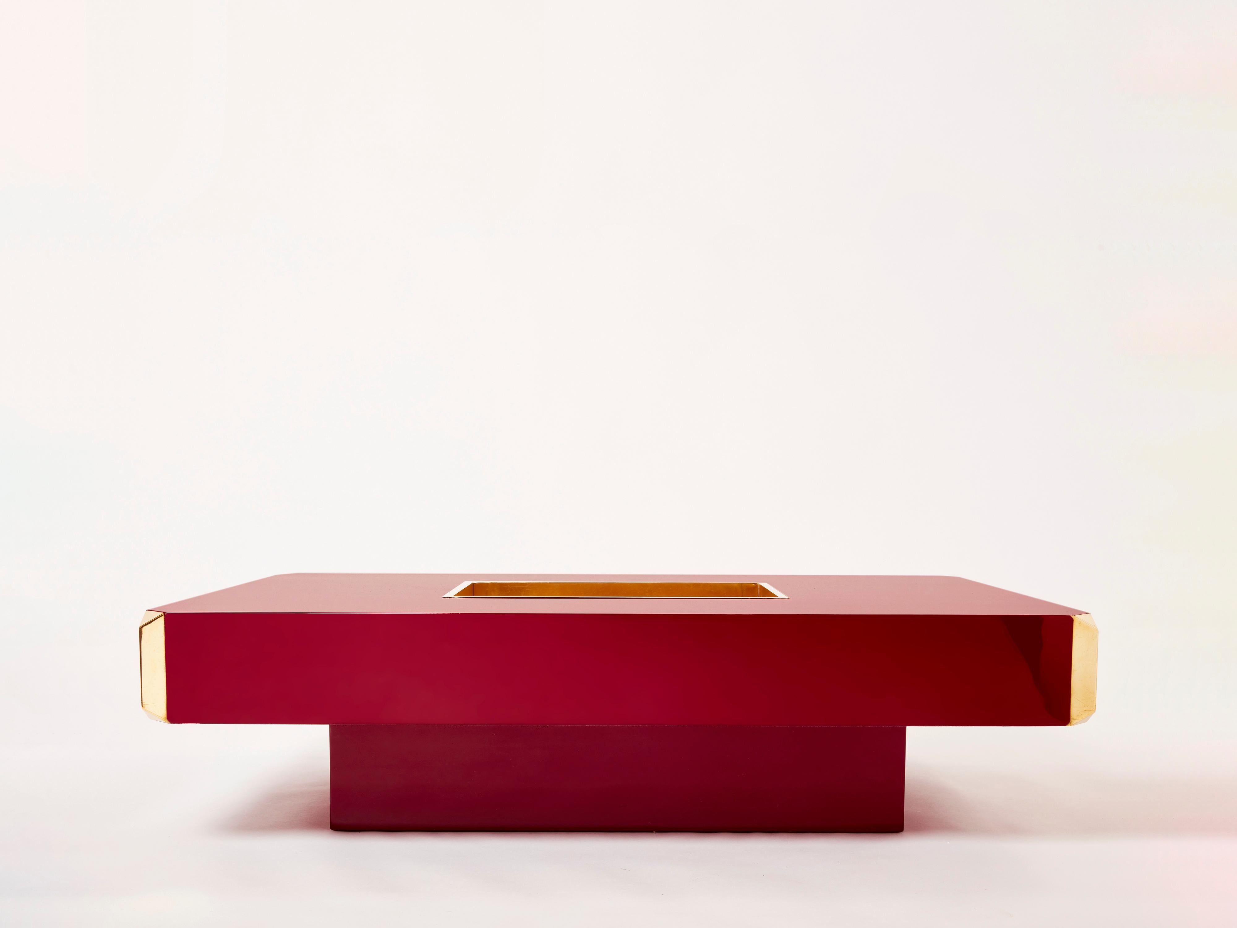 Willy Rizzo Ruby Red Lacquer and Brass Bar Coffee Table Alveo, 1970s In Good Condition For Sale In Paris, IDF