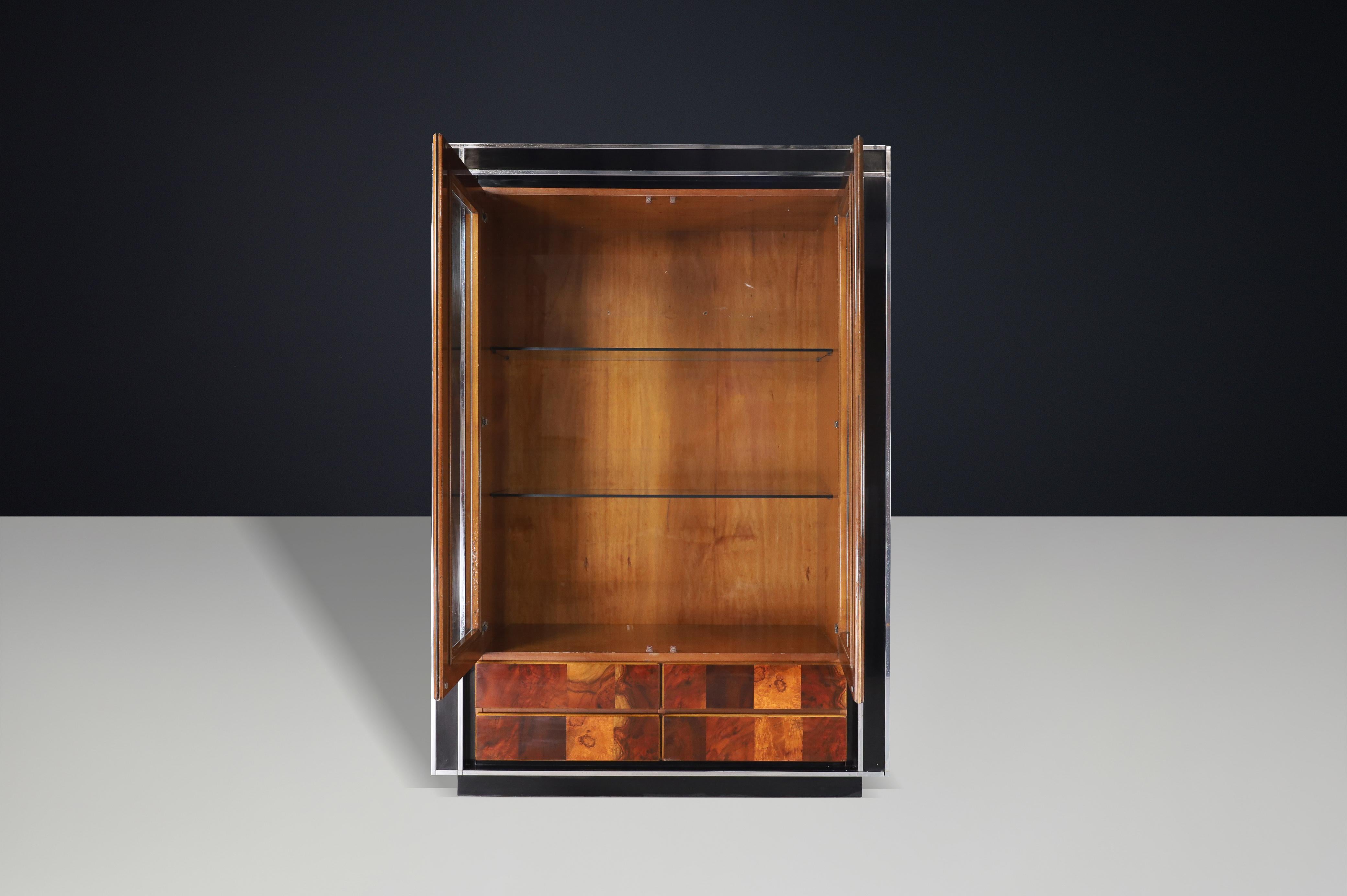 Willy Rizzo Vitrina con puertas de cristal de madera de secuoya y laca negra 1970 Madera de burl en venta