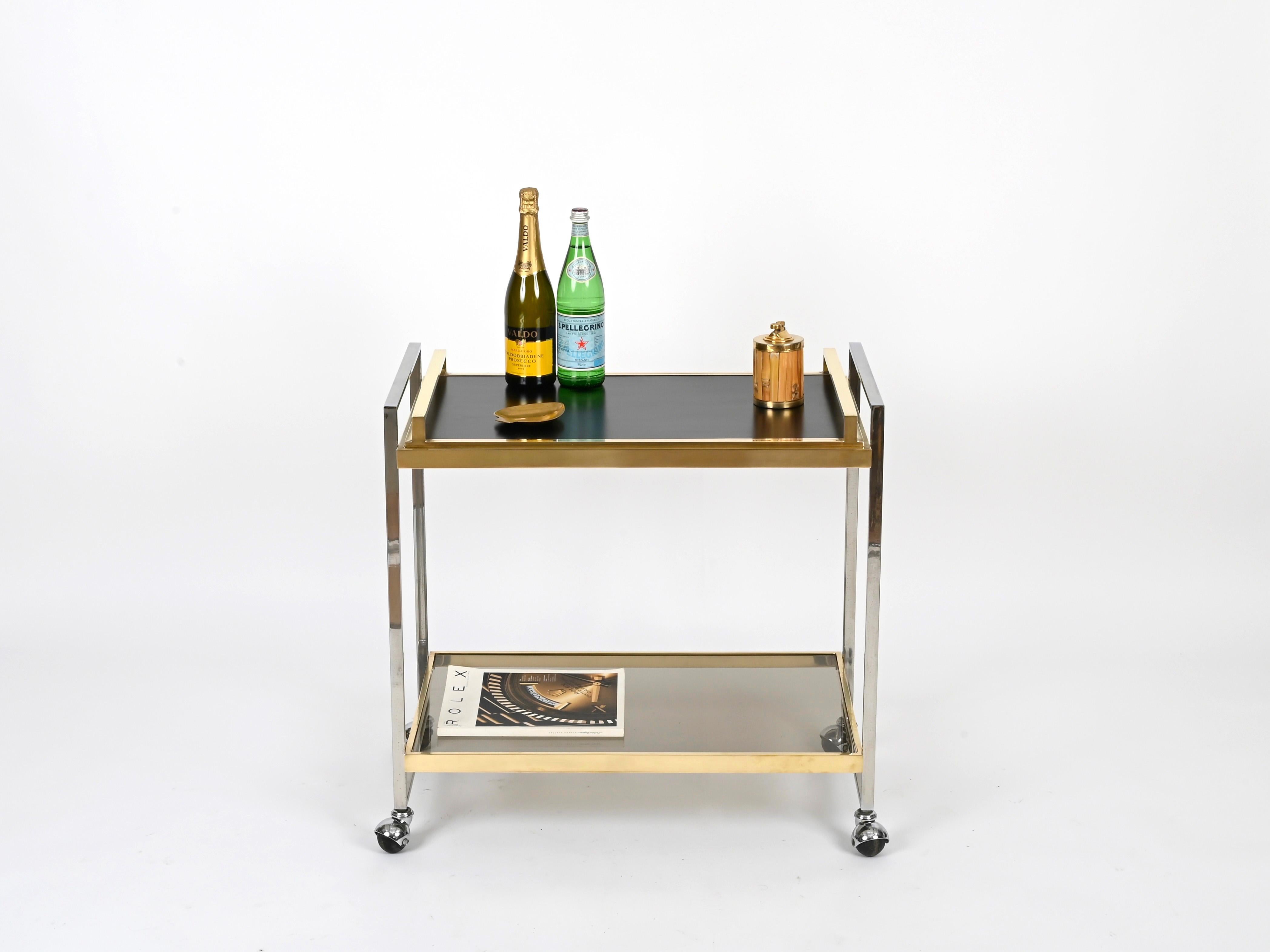 Willy Rizzo Serving Bar Cart in Chrome, Brass, Smoked Glass, w/ Tray, Italy 1970 en vente 5