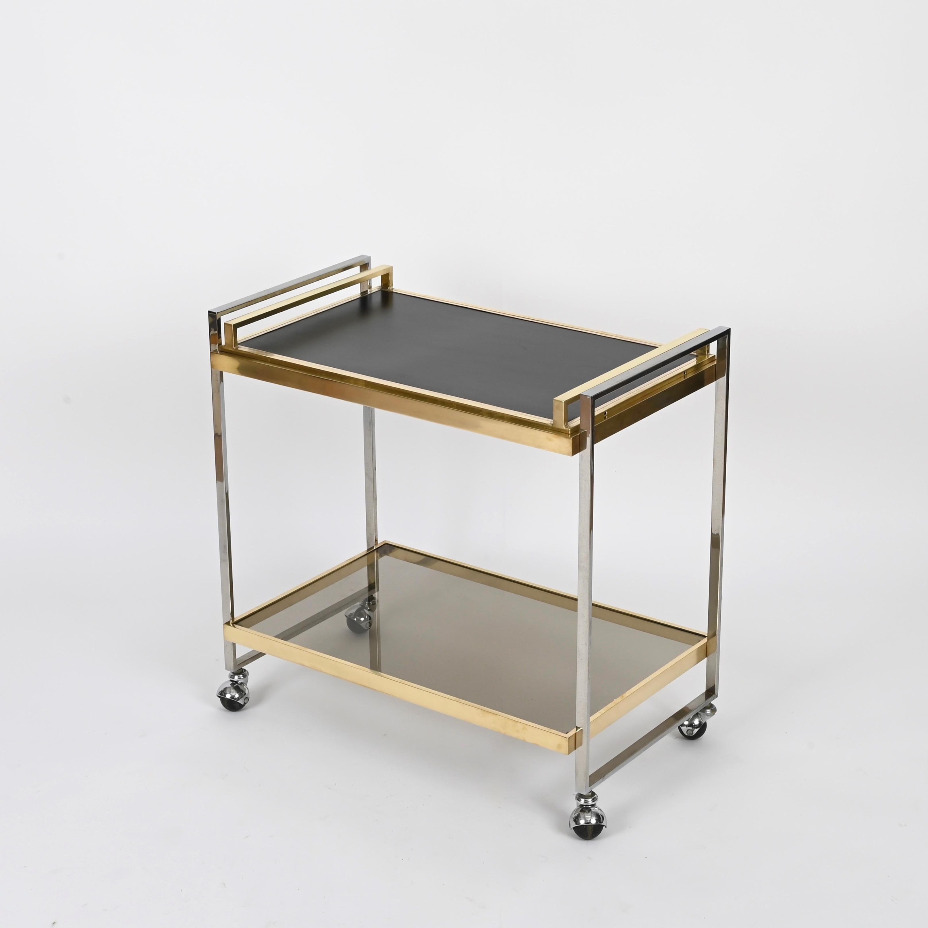 italien Willy Rizzo Serving Bar Cart in Chrome, Brass, Smoked Glass, w/ Tray, Italy 1970 en vente
