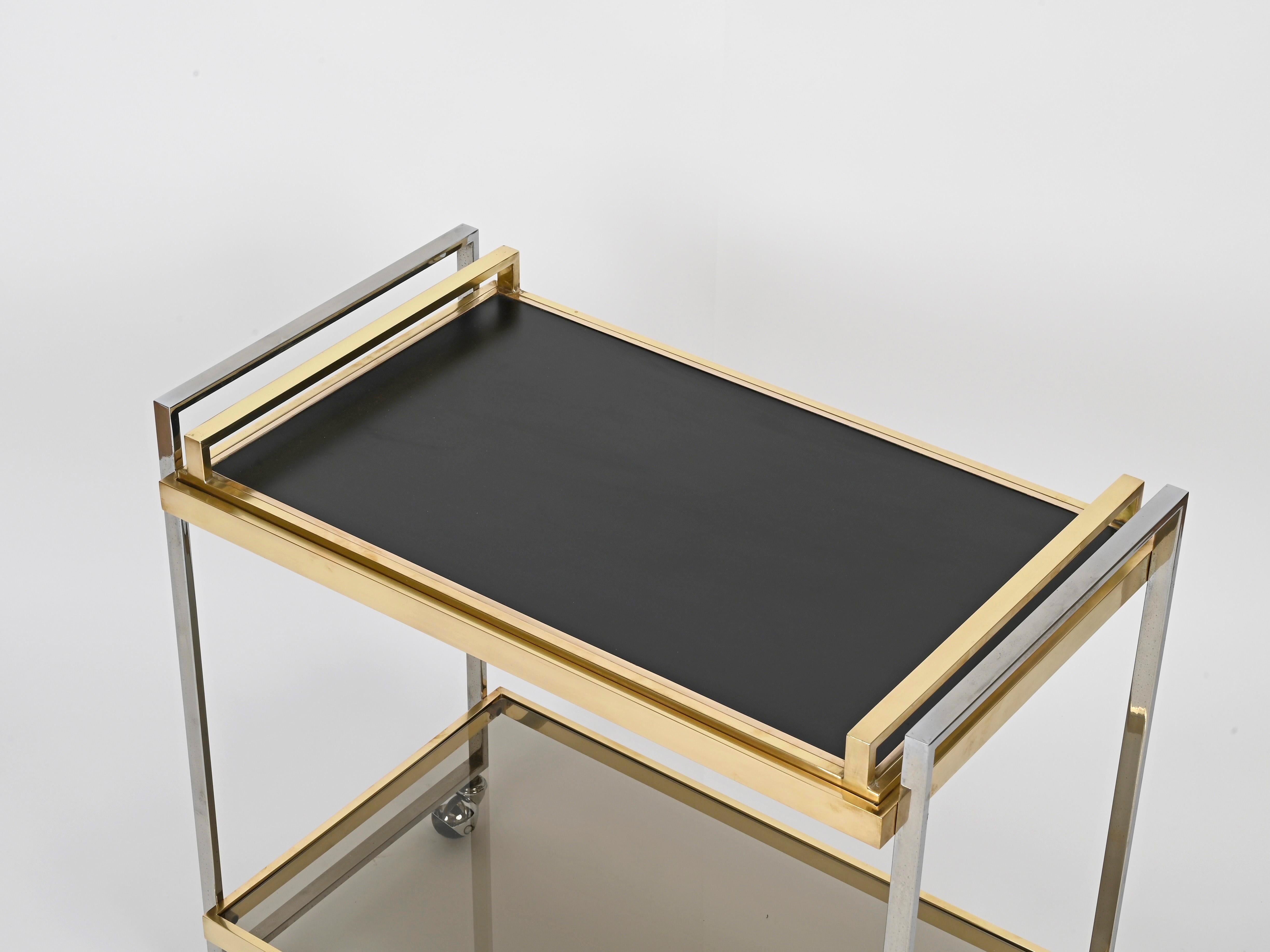 Laiton Willy Rizzo Serving Bar Cart in Chrome, Brass, Smoked Glass, w/ Tray, Italy 1970 en vente