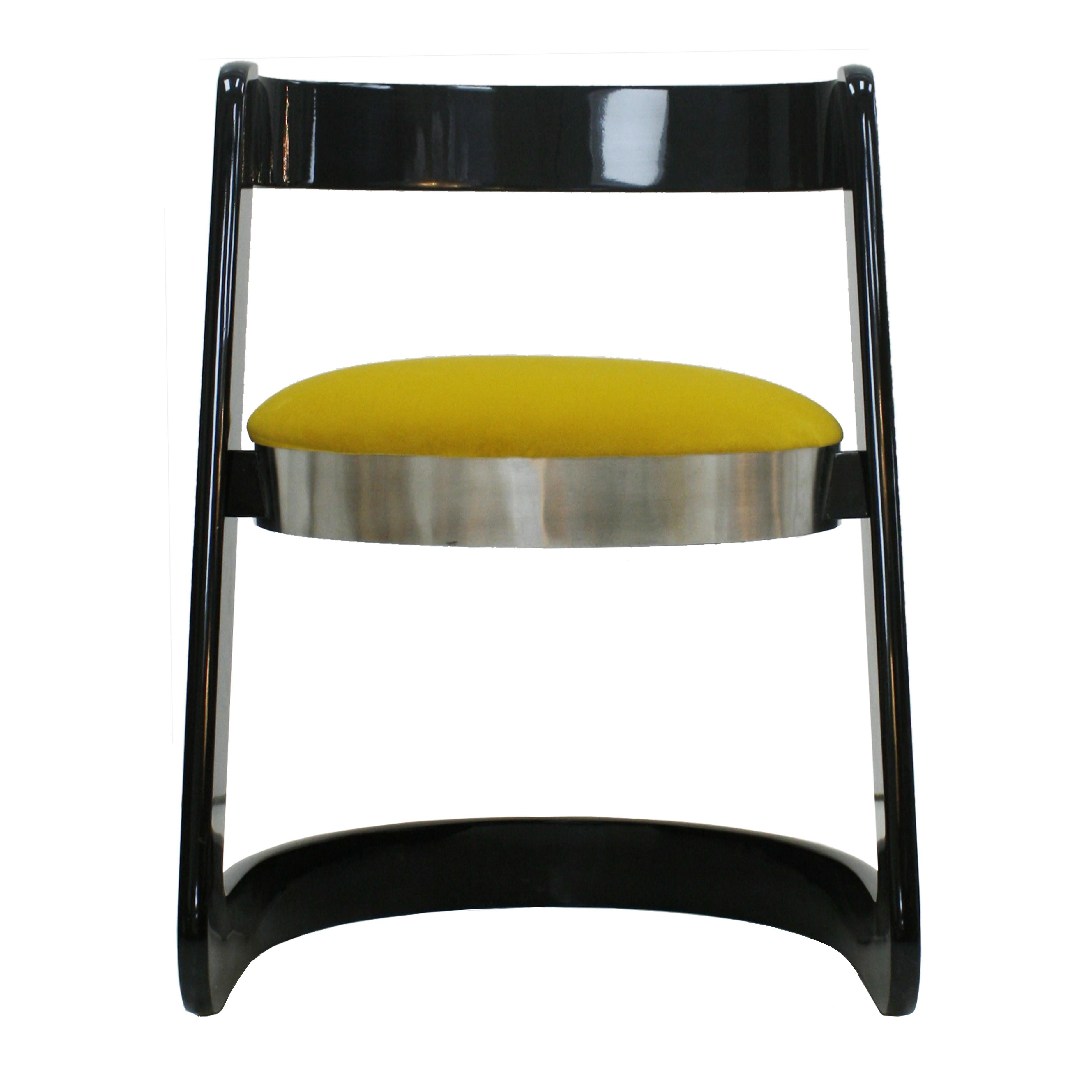 Willy Rizzo Set of Six Black Lacquered Wood and Yellow Velvet Italian Chairs In Good Condition In Madrid, ES