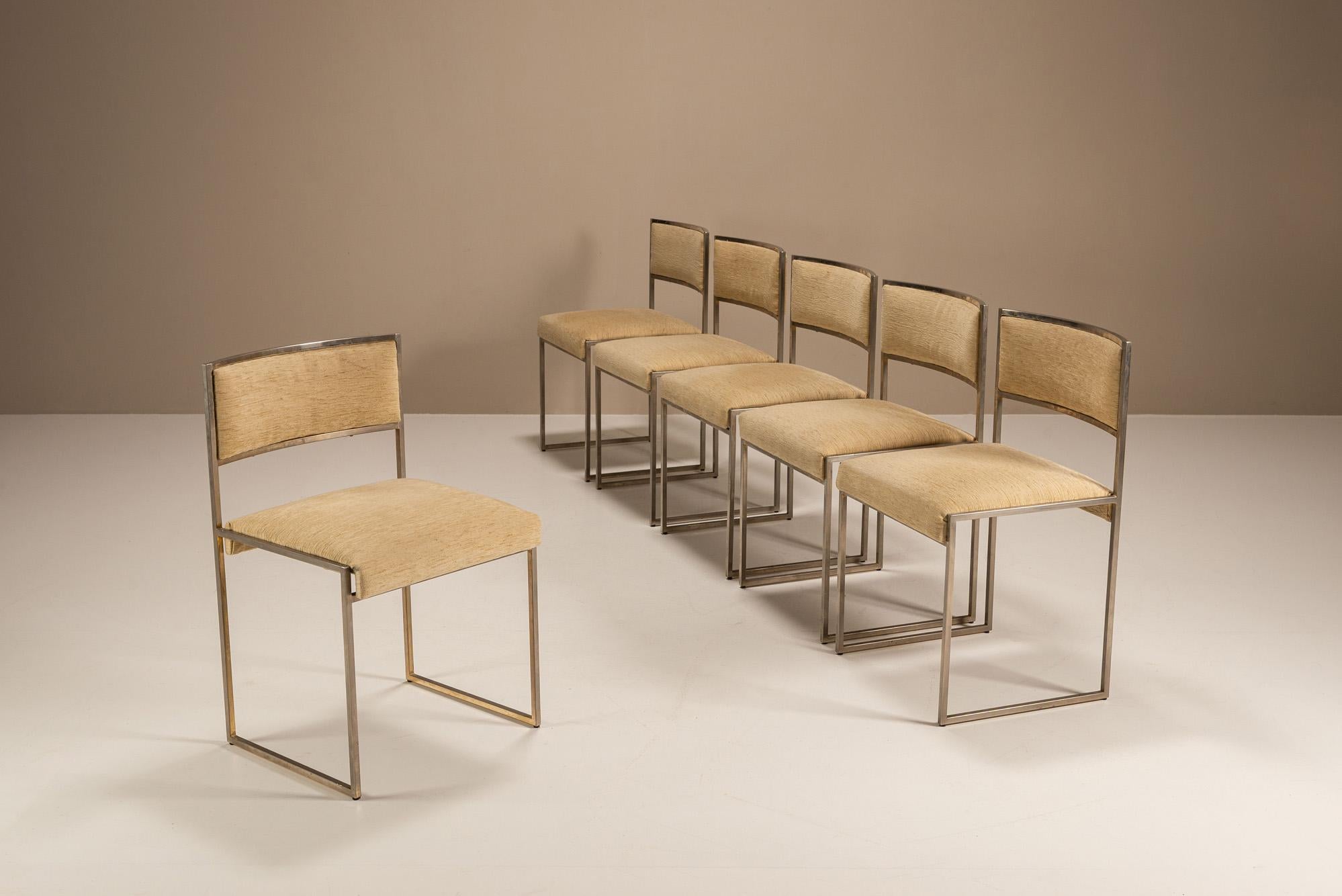 Questo set di sei sedie esemplifica l'affinità di Rizzo per le linee architettoniche pulite e i materiali di lusso.

Design
Ogni sedia è caratterizzata da una struttura rettilinea e sobria in acciaio cromato, che sostiene una seduta e uno schienale