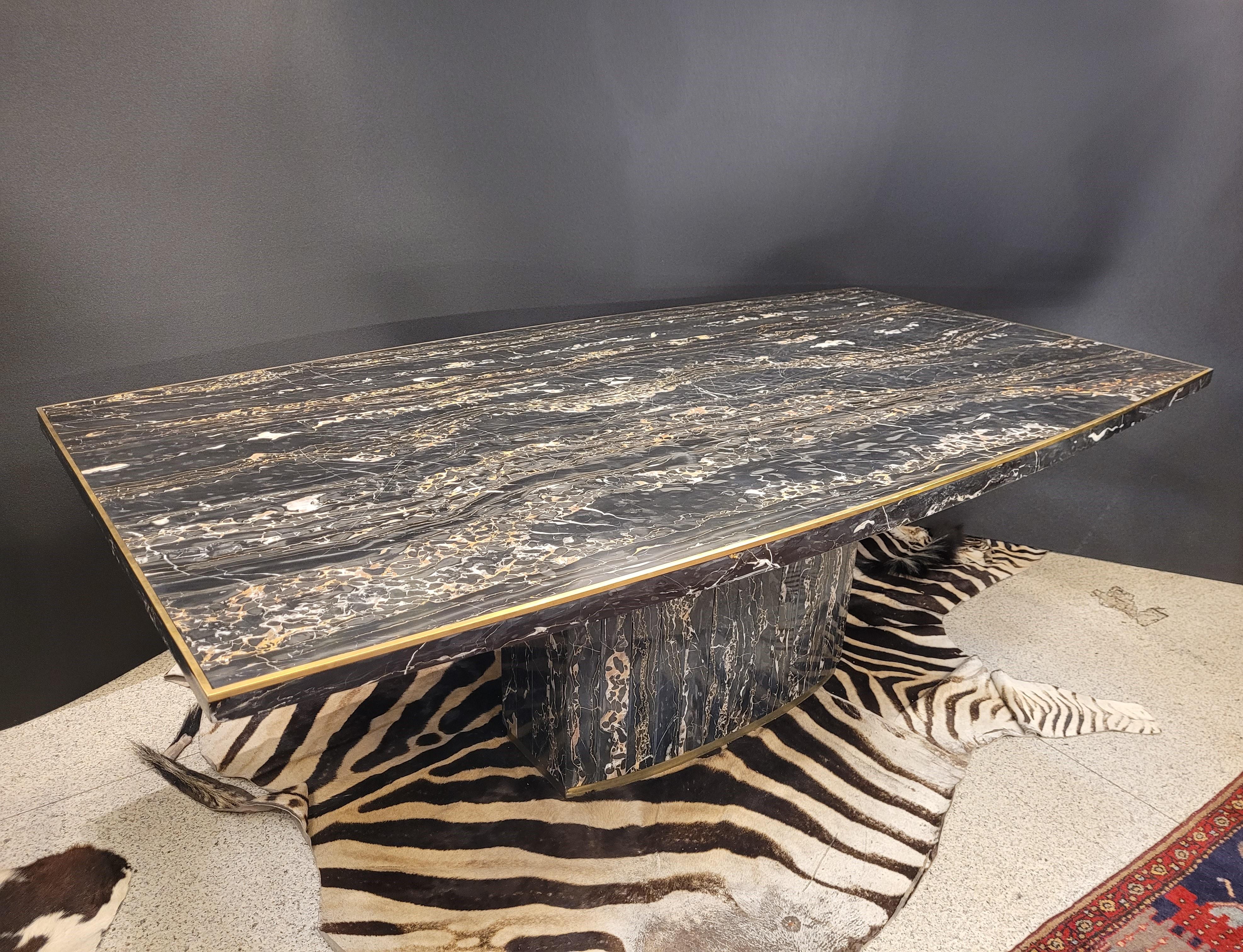 Willy Rizzo signed black Portoro Gold Marble Dining Table, 70s In Good Condition In Valladolid, ES