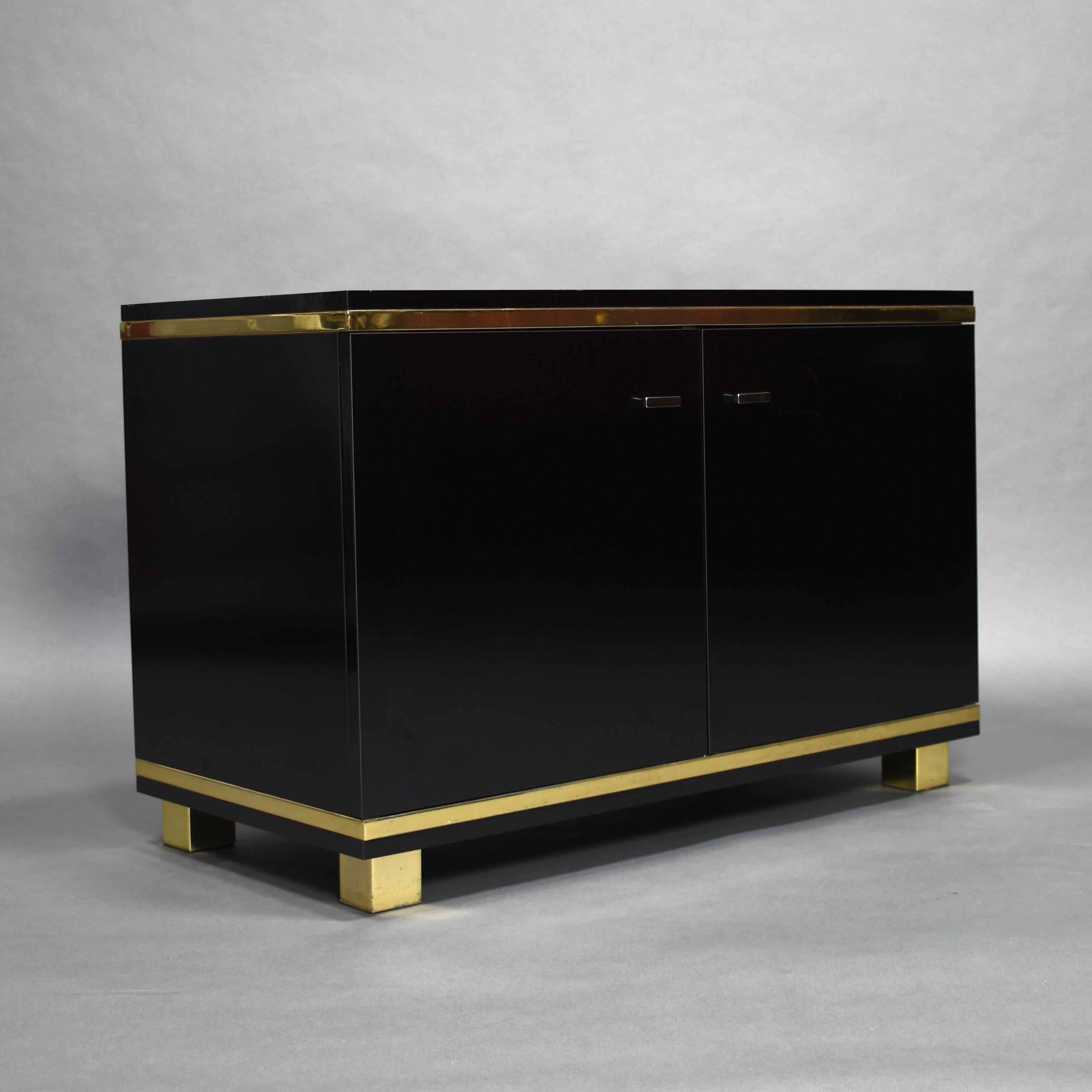 Willy Rizzo Style Black Credenza with Brass Details, Italy, circa 1970 In Good Condition In Pijnacker, Zuid-Holland