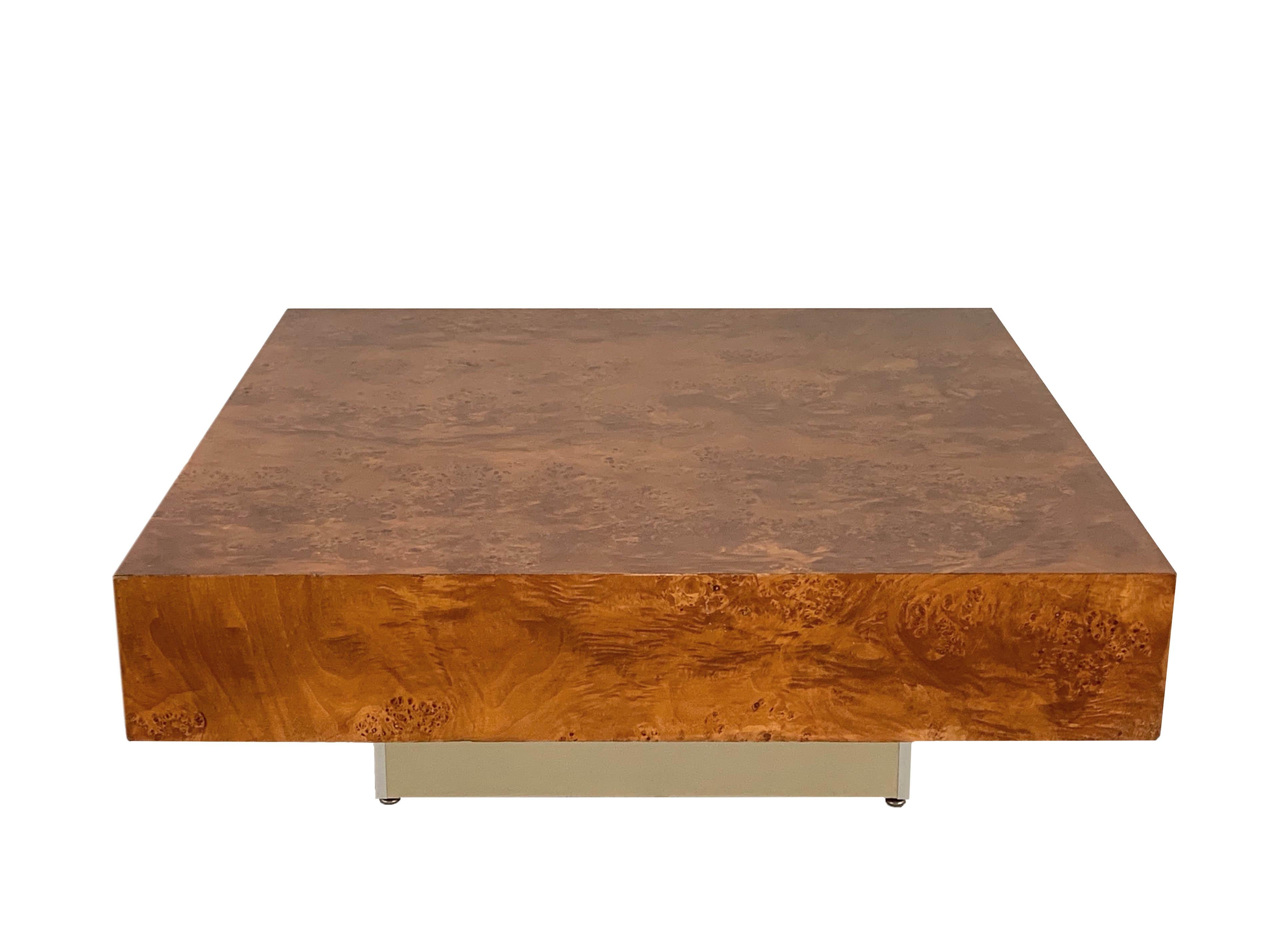 Willy Rizzo Style, Burl Wooden Coffee Table Square with Brass Base, Italy, 1970s In Fair Condition In Roma, IT