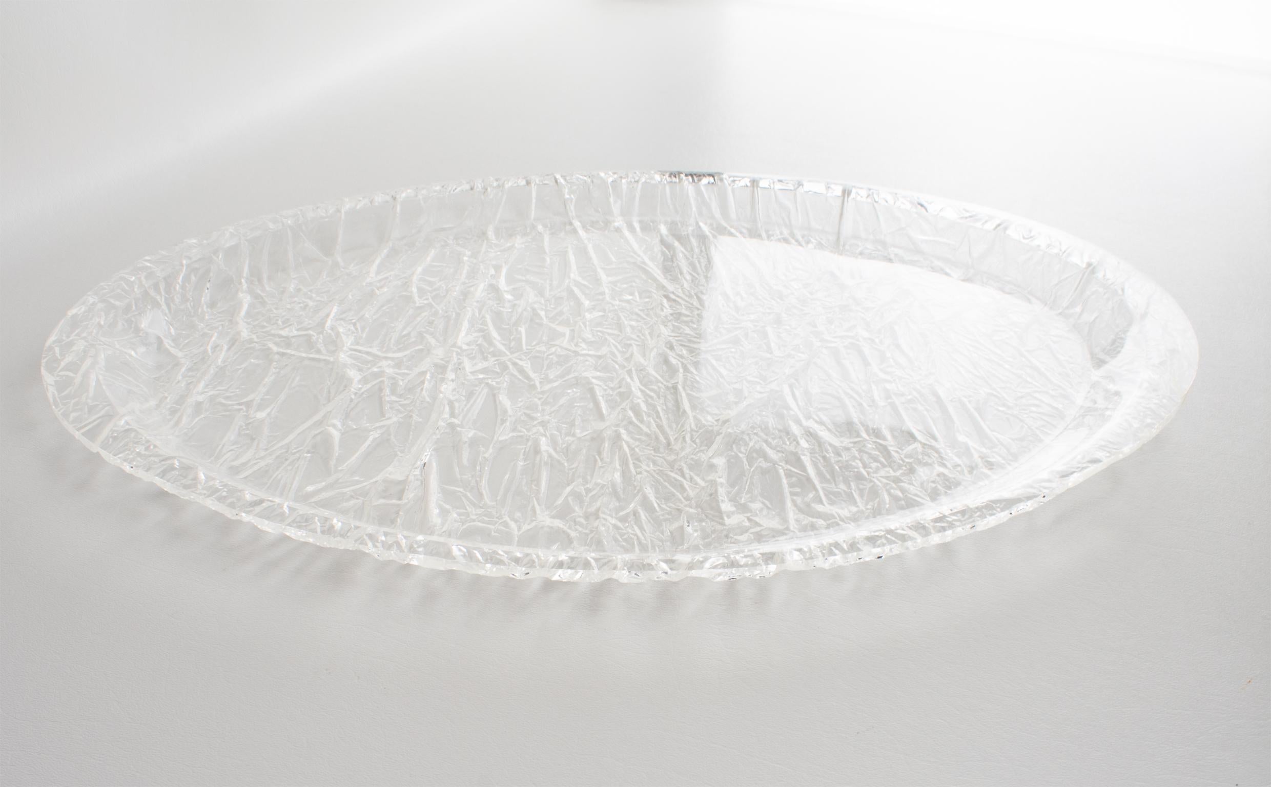 italien Plateau de bar ovale en lucite effet glace de style Willy Rizzo en vente