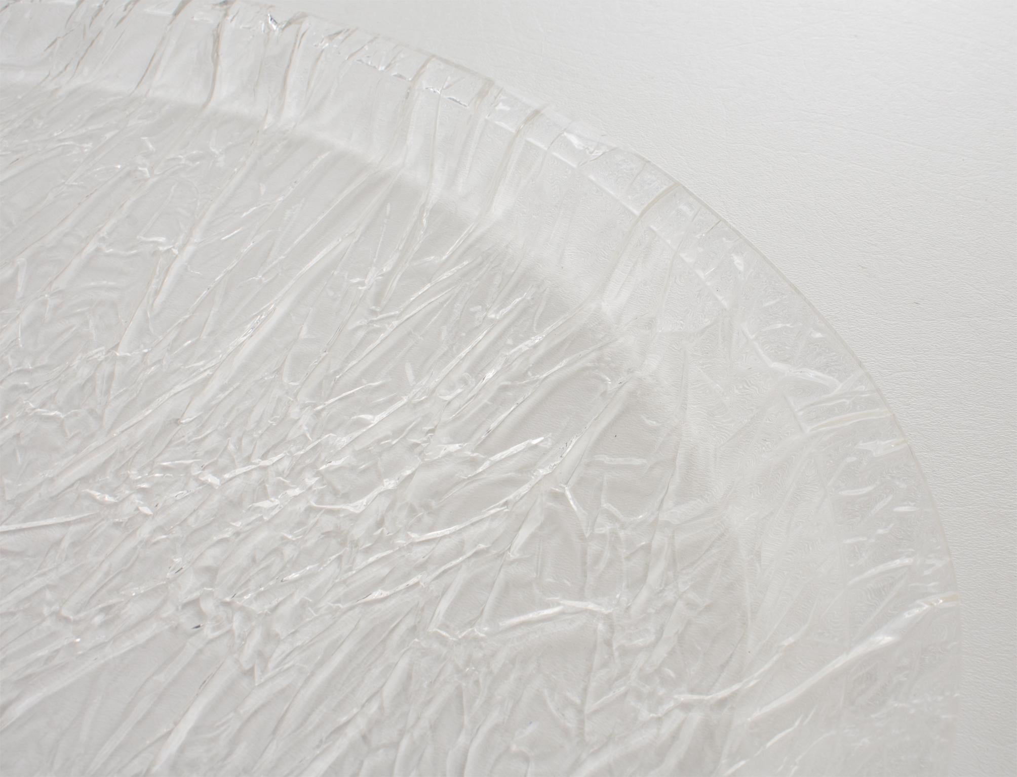 Fin du 20e siècle Plateau de bar ovale en lucite effet glace de style Willy Rizzo en vente