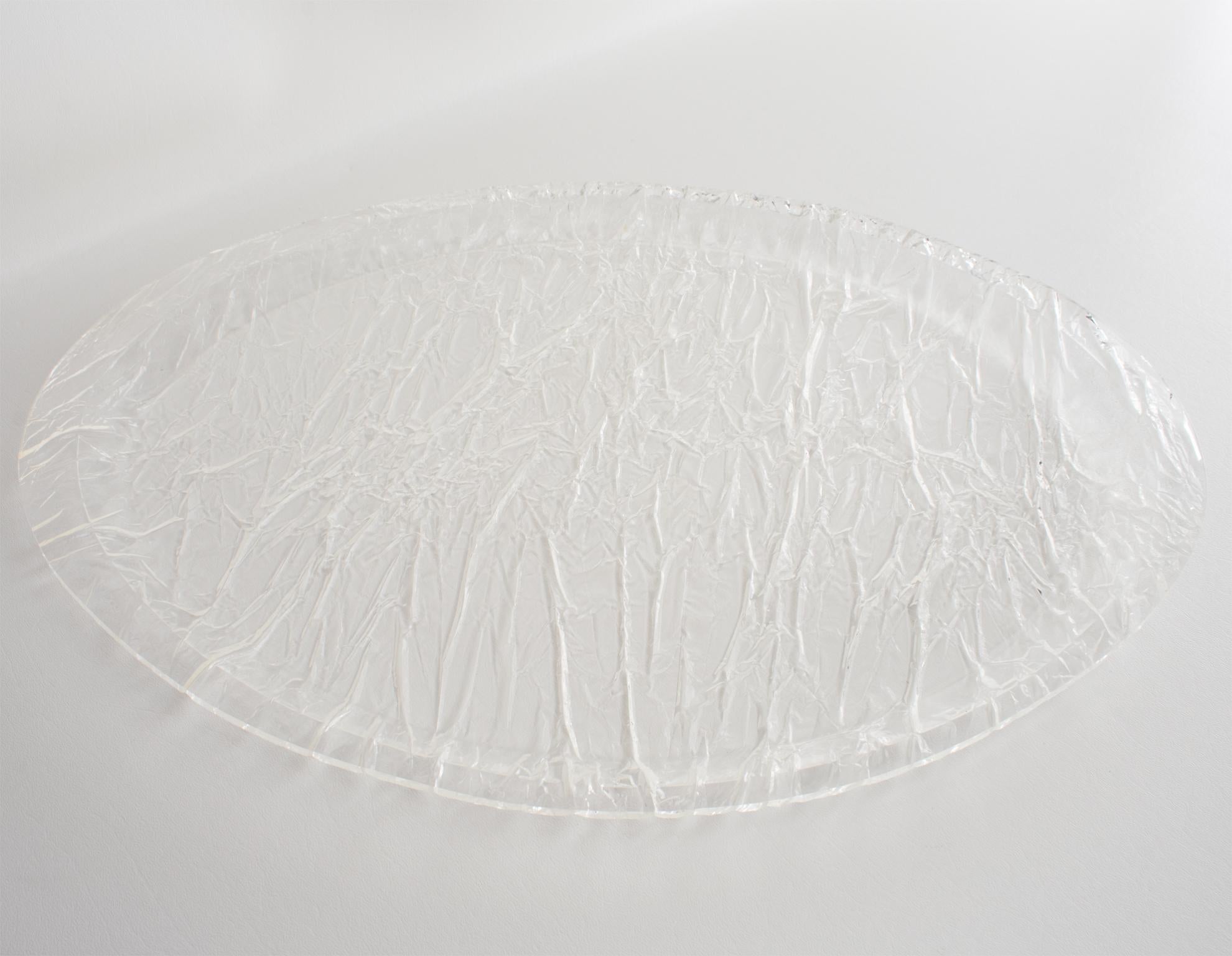 Plateau de bar ovale en lucite effet glace de style Willy Rizzo en vente 1