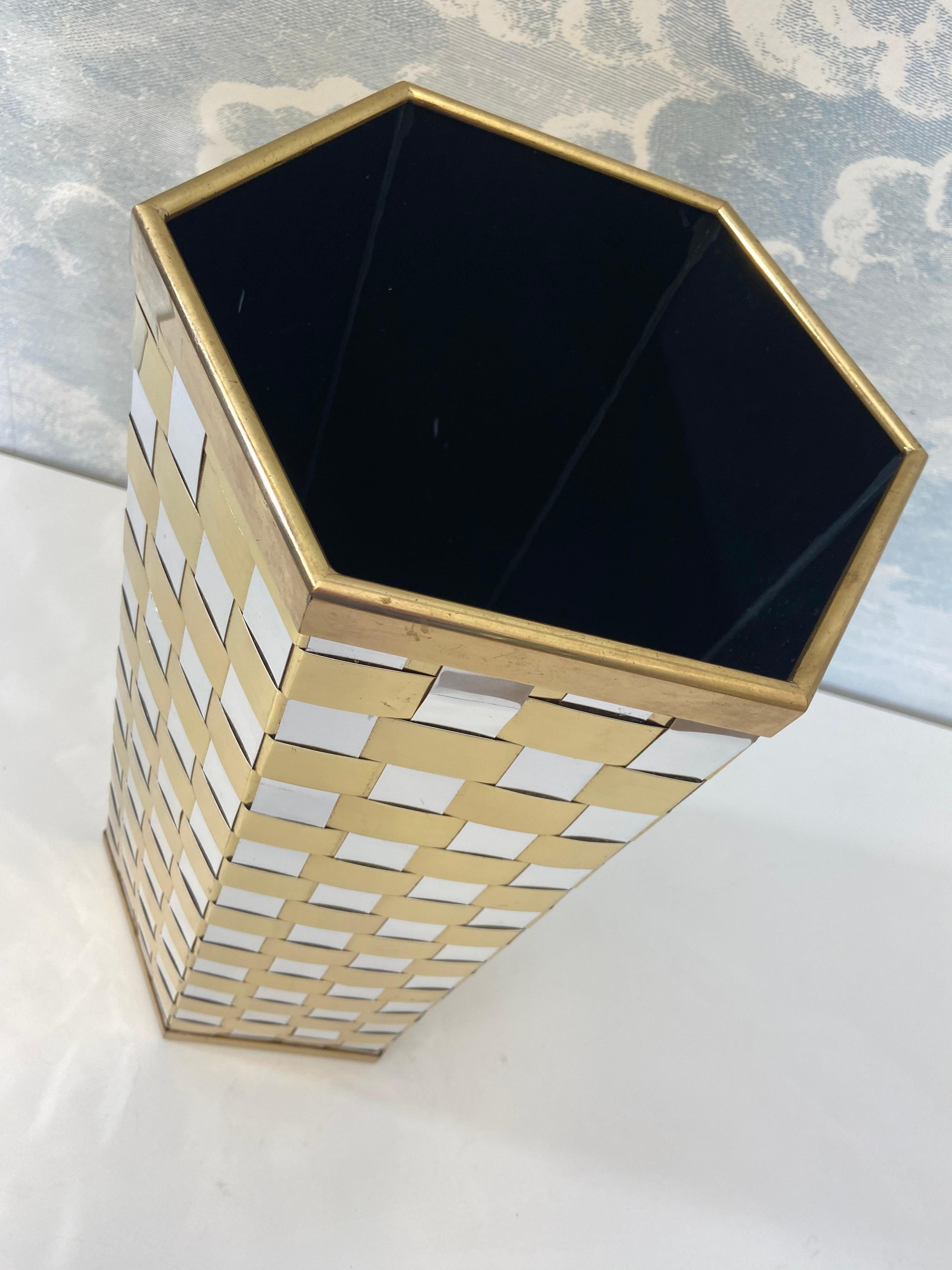 Willy Rizzo Stil Italienisch Mid Century Hexagonal Bicolor Umbrella Stand 70s (Hollywood Regency) im Angebot