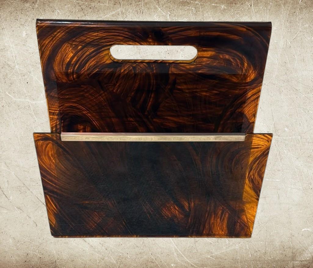 Willy Rizzo Style Italian Tortoiseshell Plexiglass And Brass Magazine Rack In Good Condition For Sale In Prato, Tuscany