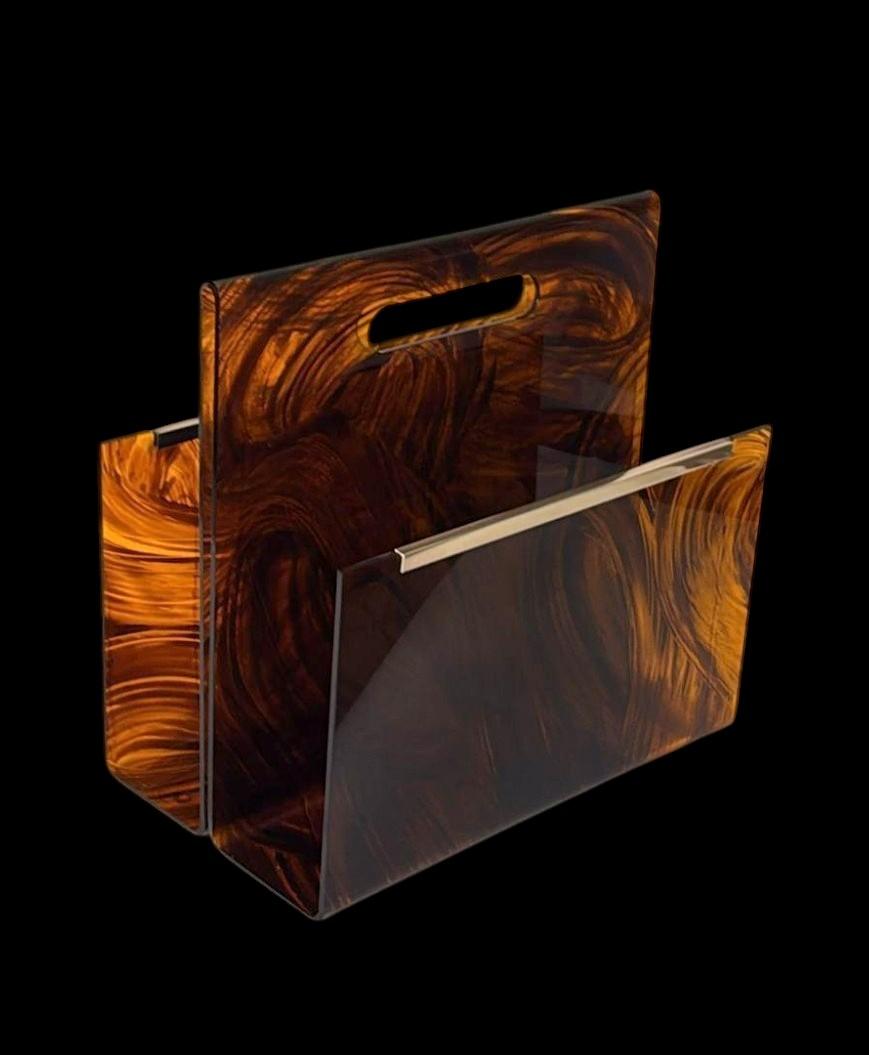 20th Century Willy Rizzo Style Italian Tortoiseshell Plexiglass And Brass Magazine Rack For Sale