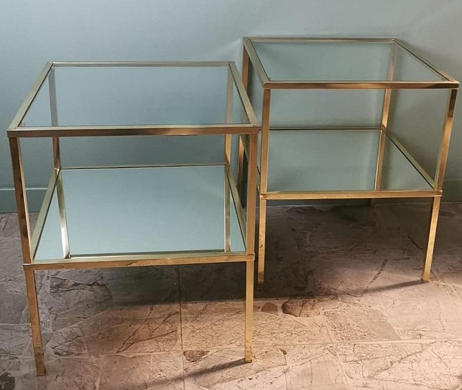 Paar italienische Couchtische aus Messing im italienischen Willy Rizzo-Stil mit Glas- und Spiegelplatten (Italienisch) im Angebot