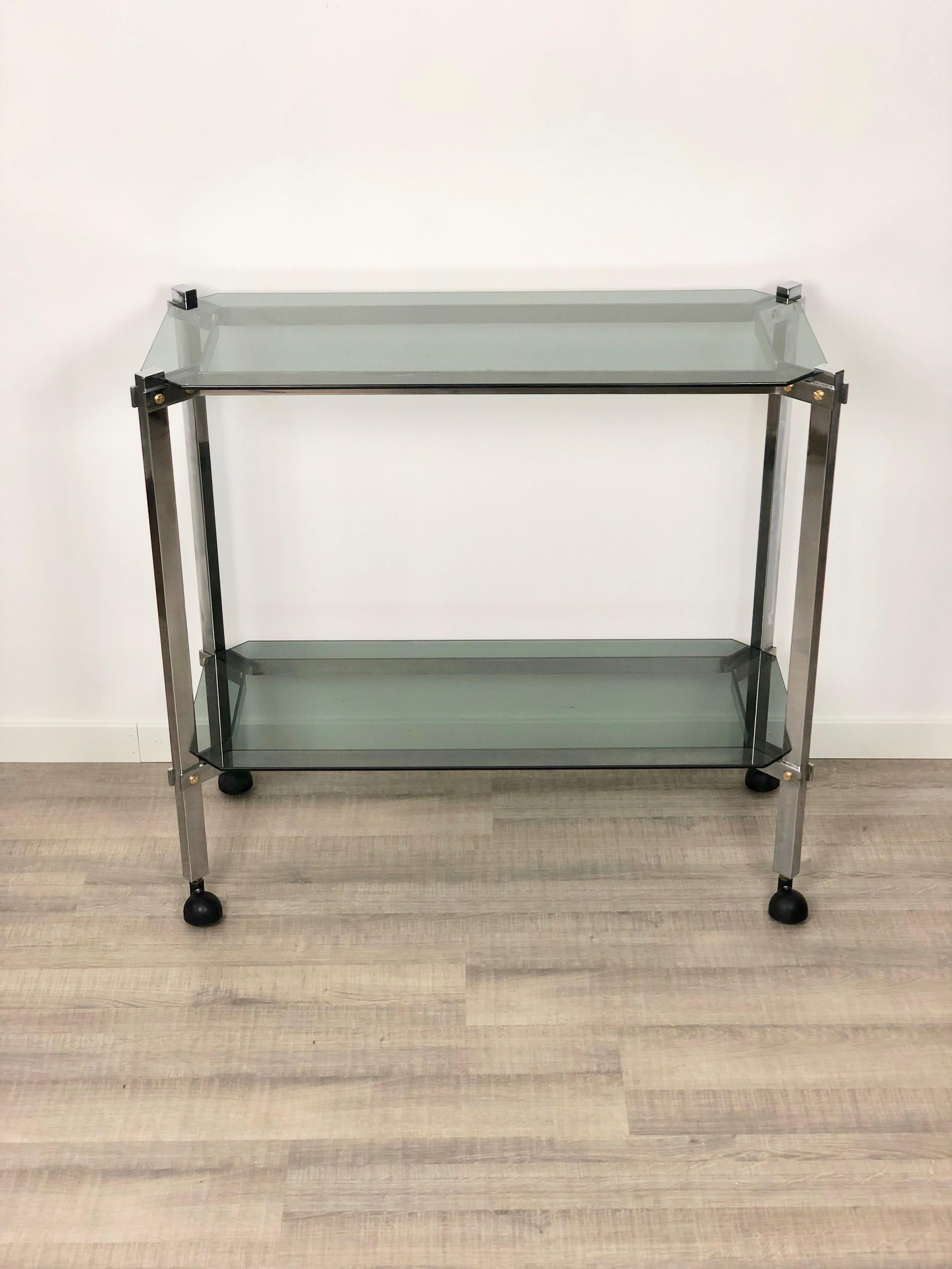 Serving cart trolley in chrome structure and two green smoked glass shelves made in Willy Rizzo style, Italy, 1970s.
Conditions are good, only the chrome structure in some points presents little signs of the time.