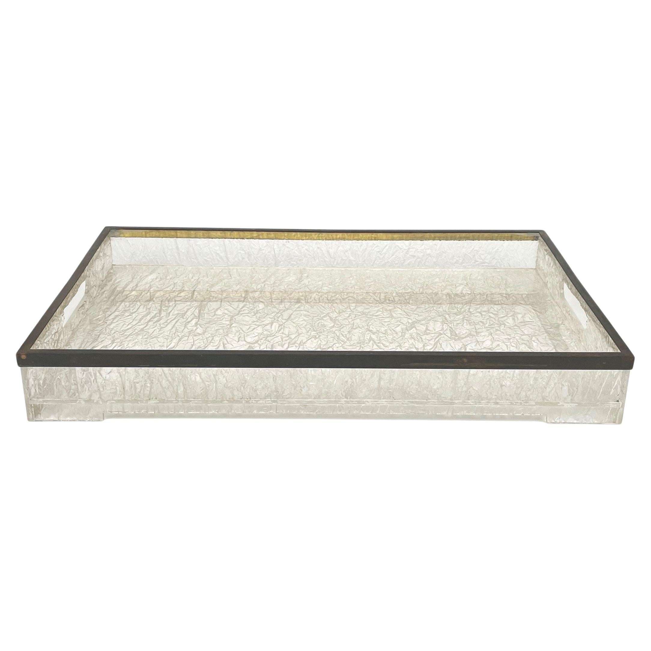 Centerpiece serving tray in ice effect Lucite and brass frame attributed to the Italian designer Willy Rizzo, circa 1970.

An elegant centrepiece that will complete a modern living room or a contemporary project.