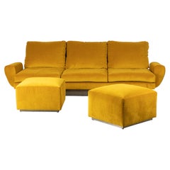 Willy Rizzo three-seater sofa in yellow velvet, 2 poufs, 1970