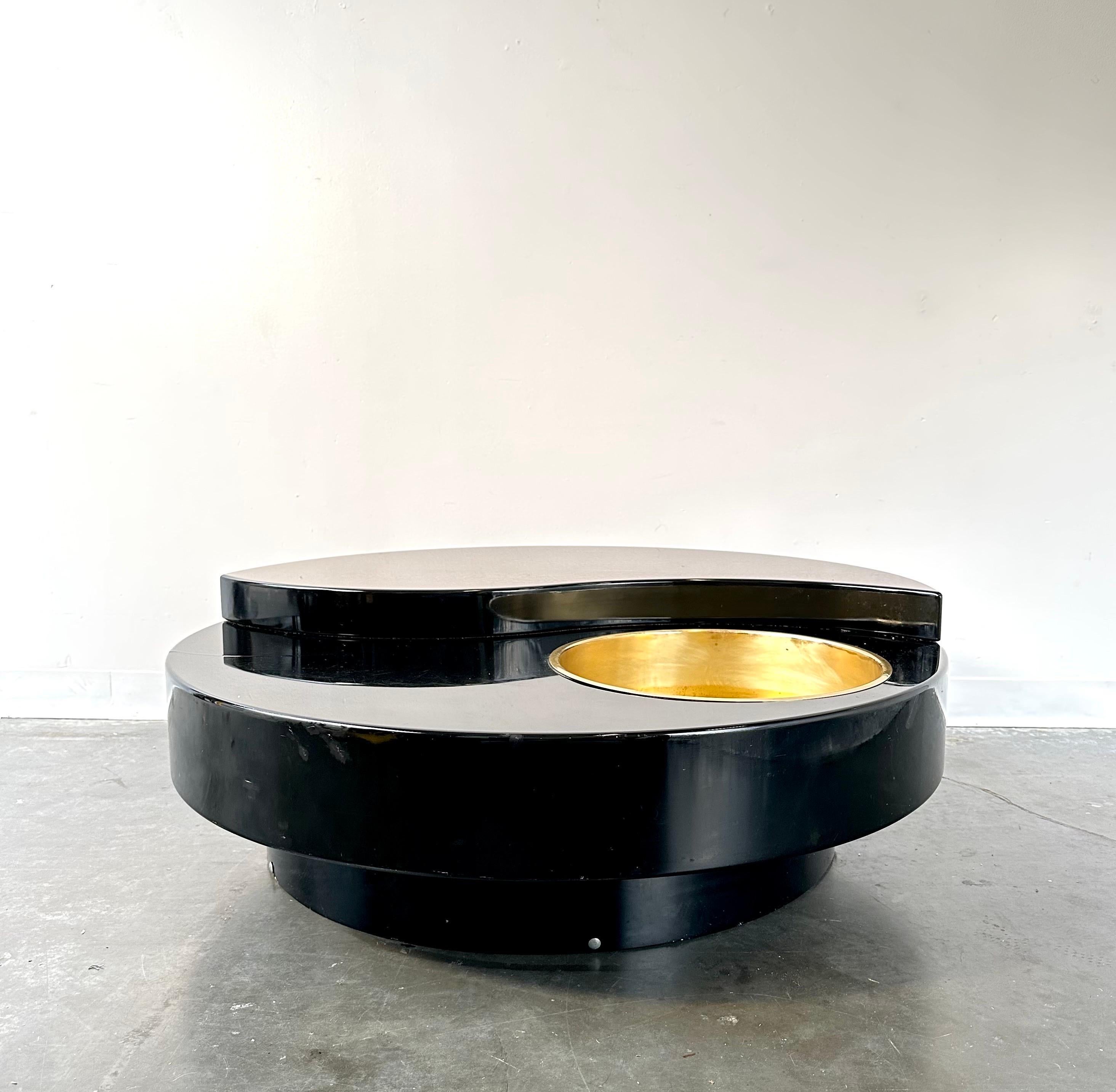 Iconic Ying Yang Table by designer Willy Rizzo.

Black lacquer with Burl , this piece is in good vintage condition with some minor signs of wear ( please see all pics )


